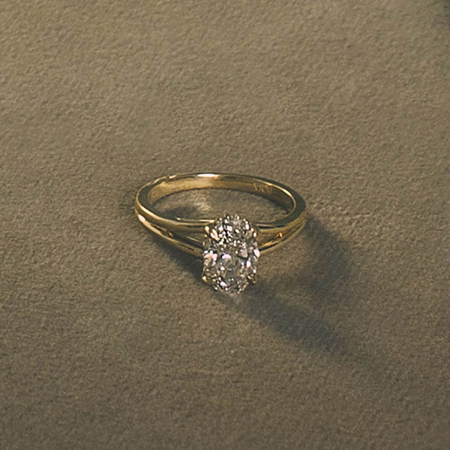 The Floating Split Band | Asscher | 18k | Yellow Gold | bandAccent: Plain | diamondOrientation: vertical | caratWeight: other