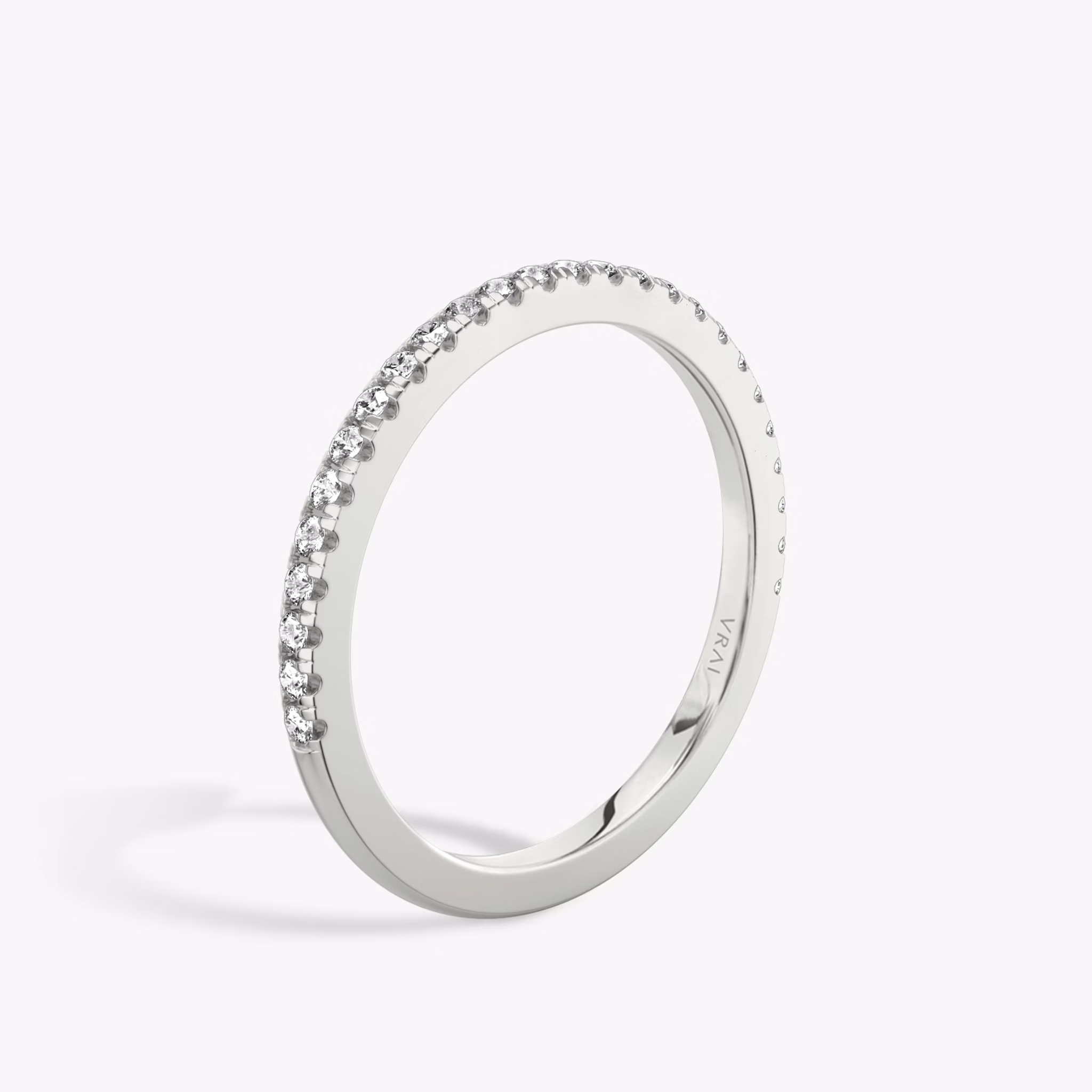 The Half Pavé Band | Round Brilliant | Platinum | bandVersion: original
