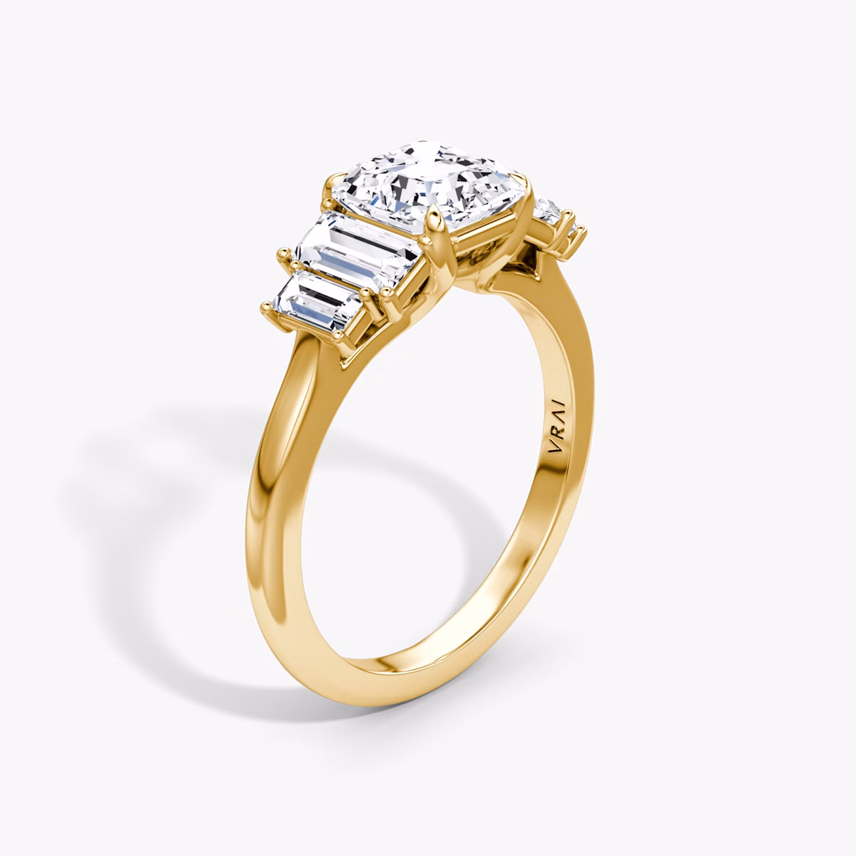Anillo de compromiso Five Stone Heirloom | Asscher | 18k | Oro amarillo | bandAccent: Simple | diamondOrientation: vertical | caratWeight: other