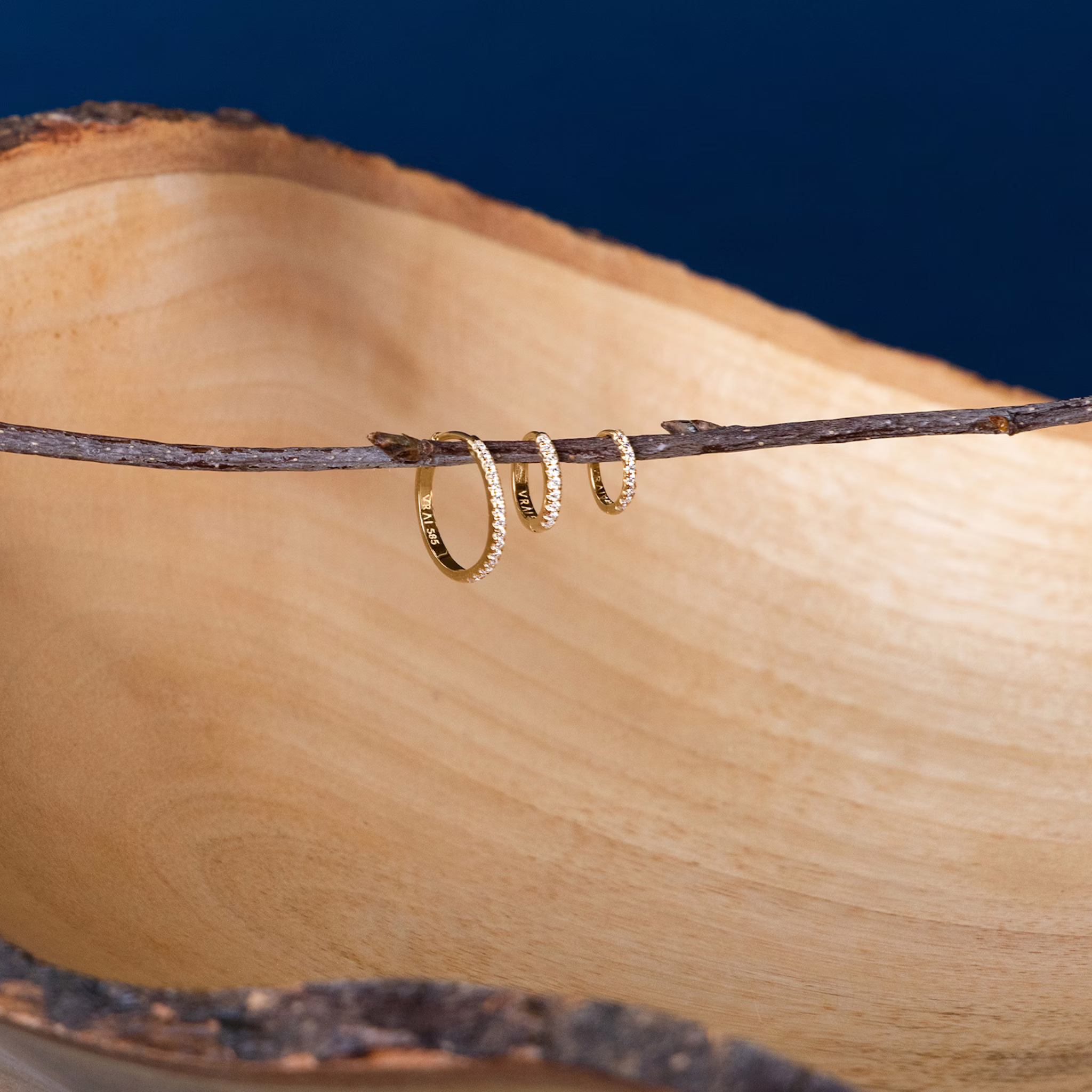 Pavé Hoops | Round Brilliant | 14k | Yellow Gold | earringSize: 10mm