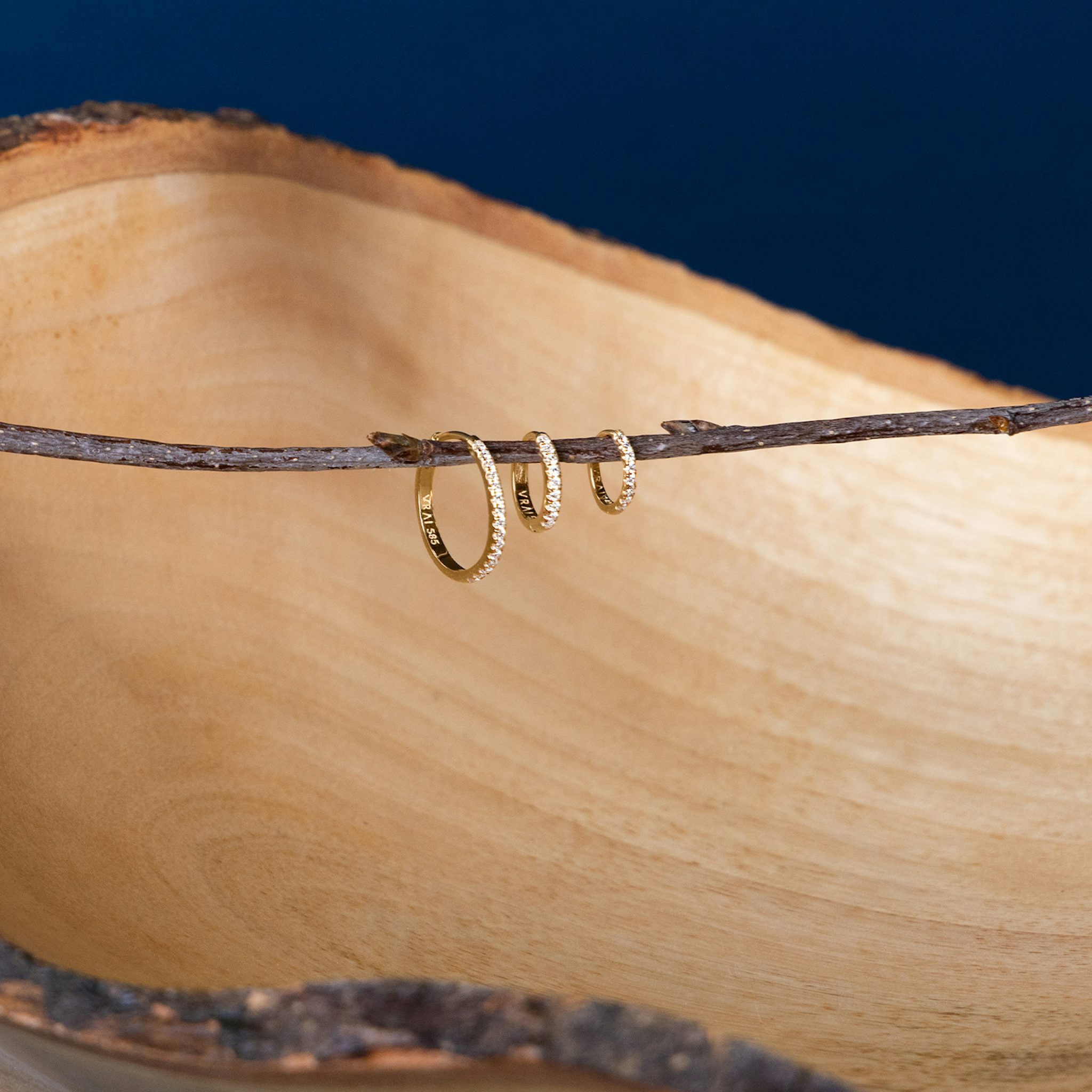 Pavé Hoops | Round Brilliant | 14k | Yellow Gold | earringSize: 10mm