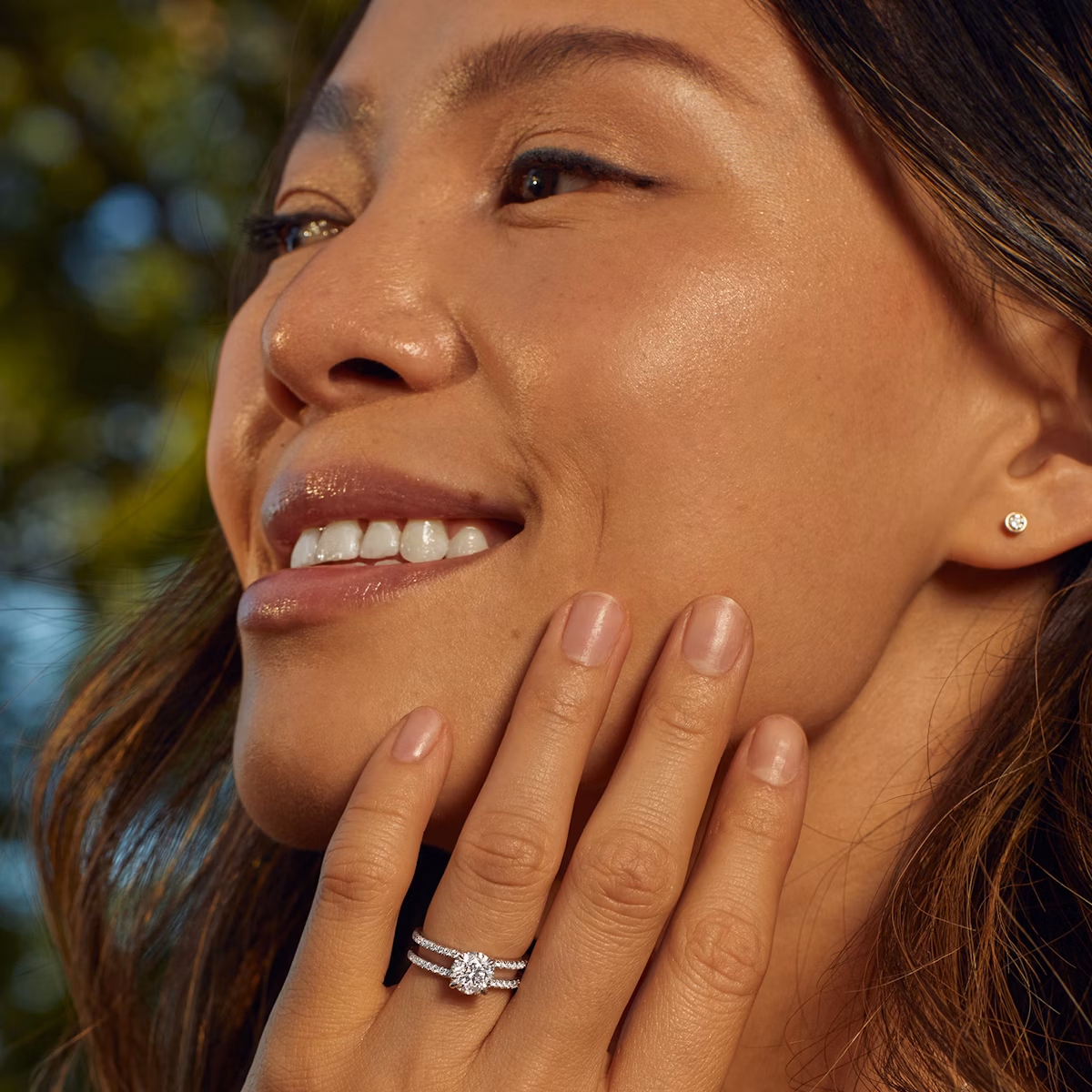 The Double Band | Round Brilliant | 18k | White Gold | bandAccent: Pavé | bandStoneShape: Round Brilliant | caratWeight: 2.0ct | diamondOrientation: vertical