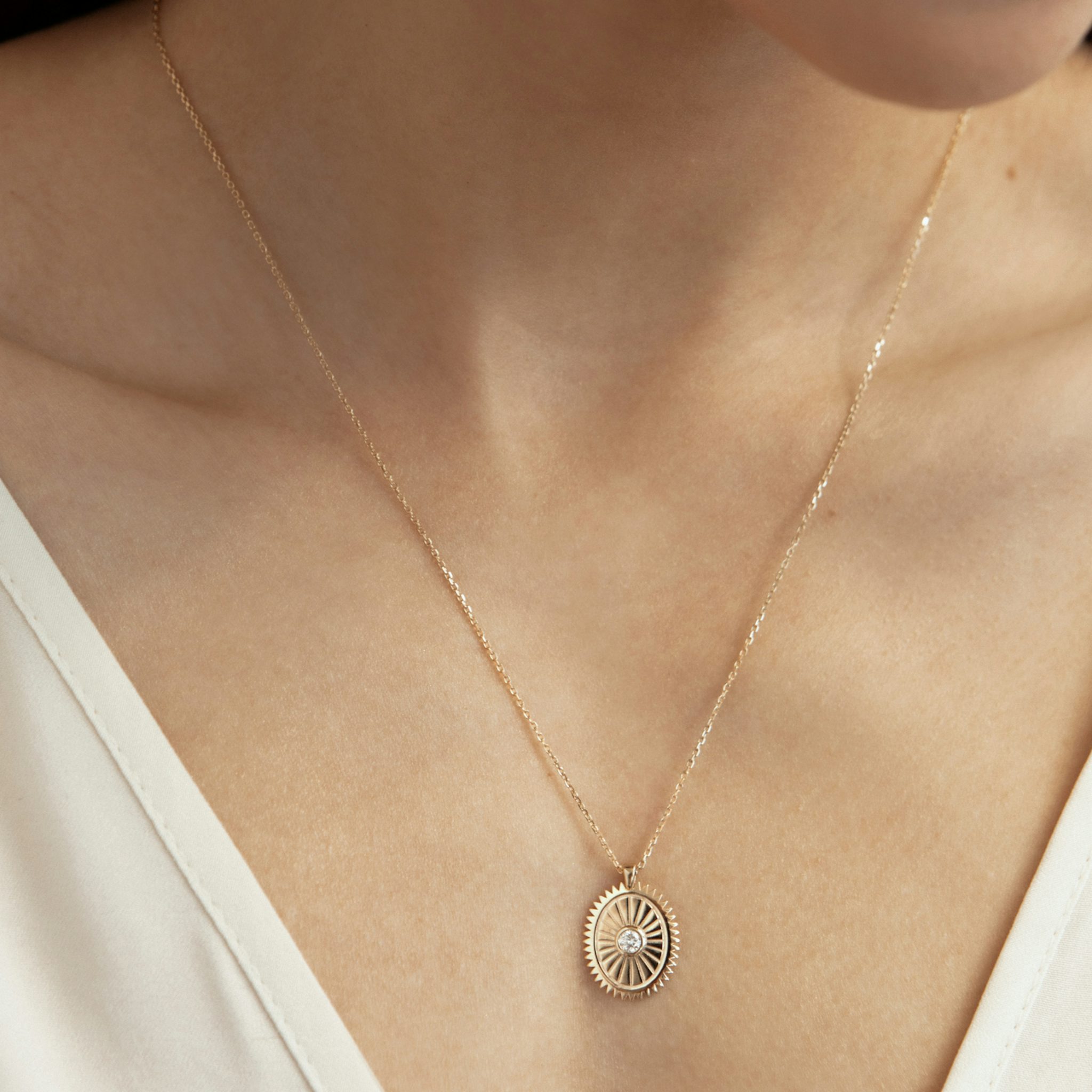 Inner Light Medallion | Round Brilliant | 14k | Yellow Gold | chainLength: 16-18