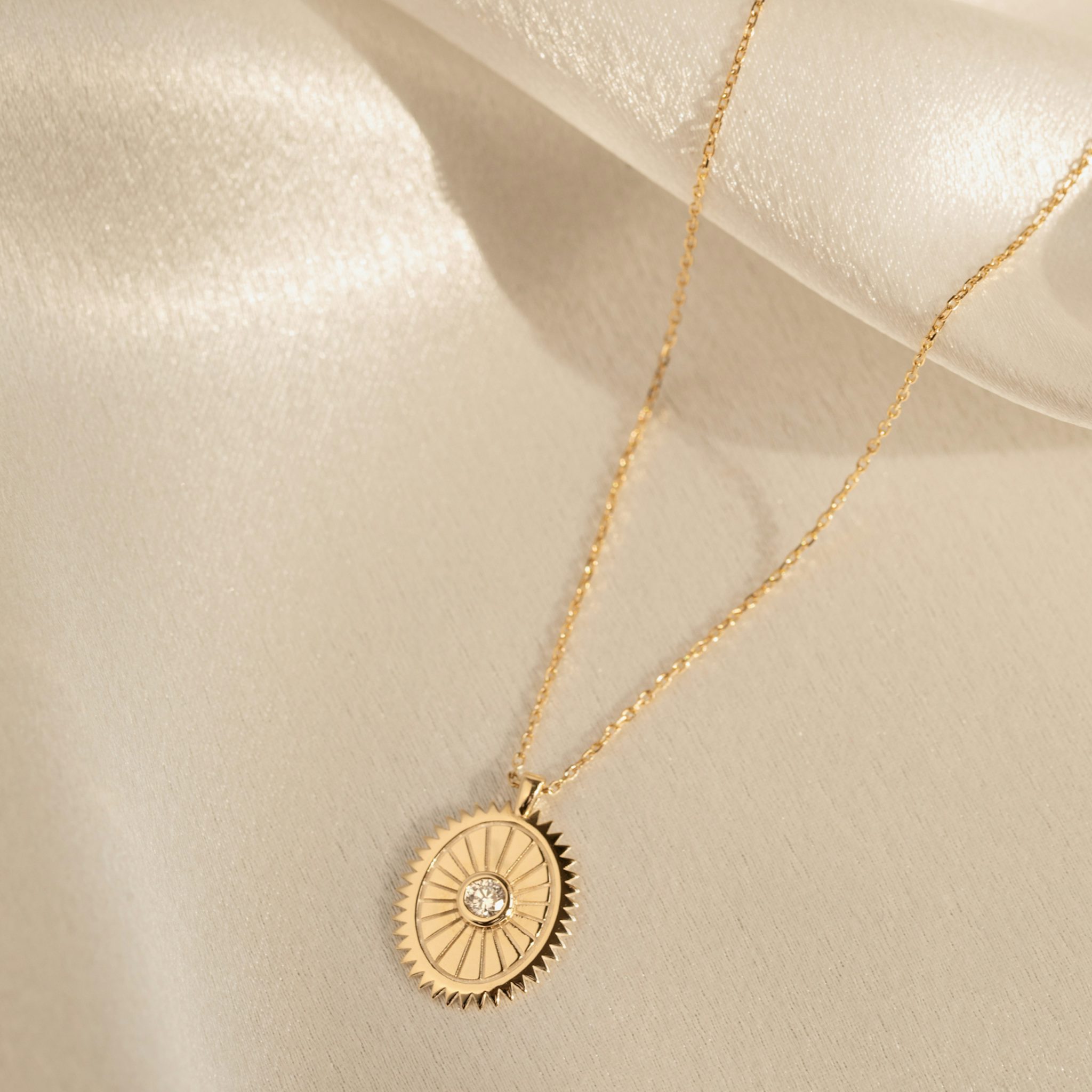 Inner Light Medallion | Round Brilliant | 14k | Yellow Gold | chainLength: 16-18