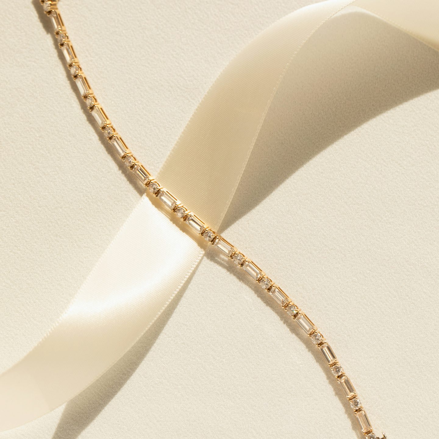 Mixed Shape Tennis Bracelet | Round Brilliant and Baguette | 14k | White Gold | diamondSize: large | chainLength: 6.5