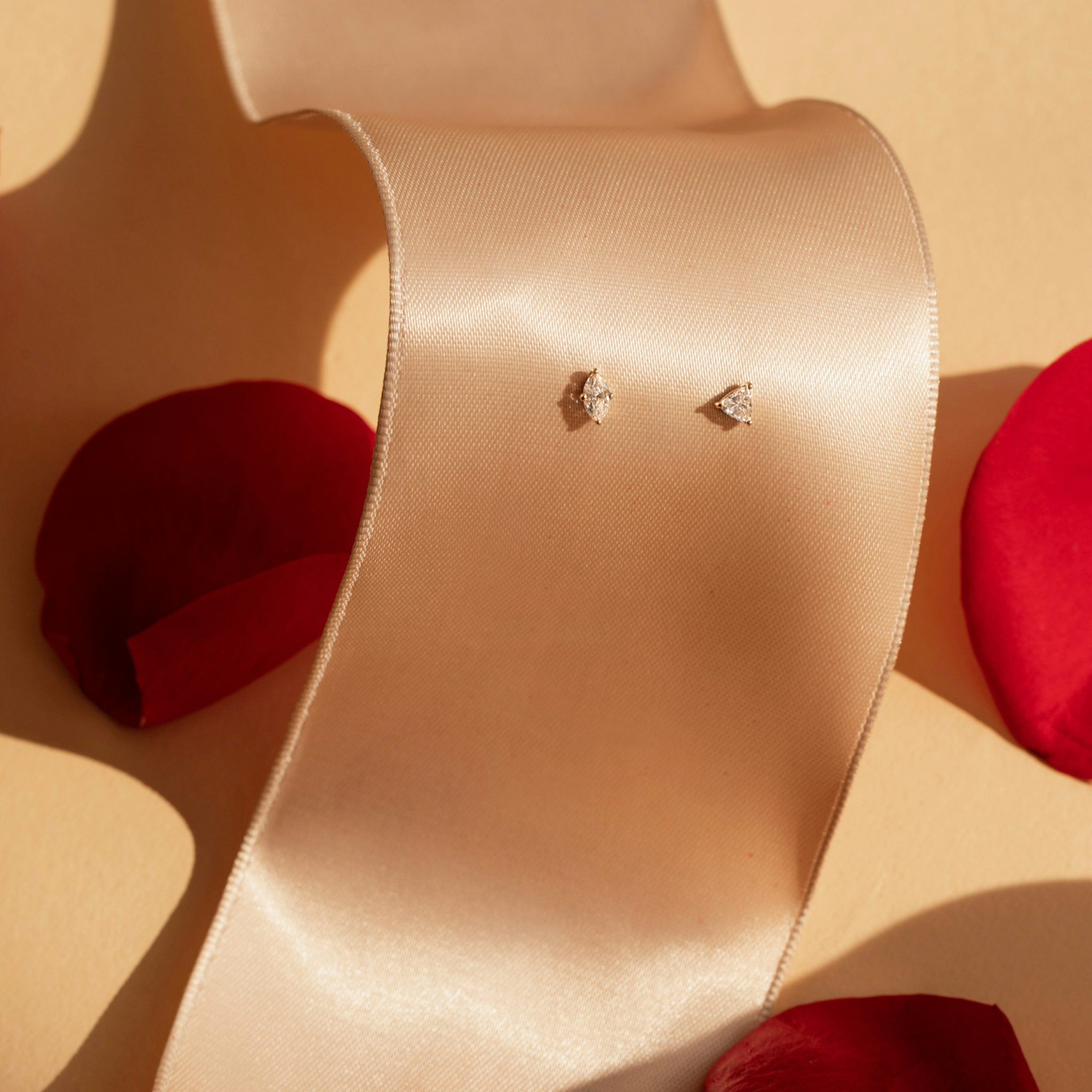 Petite Solitaire Stud | Marquise | 14k | White Gold