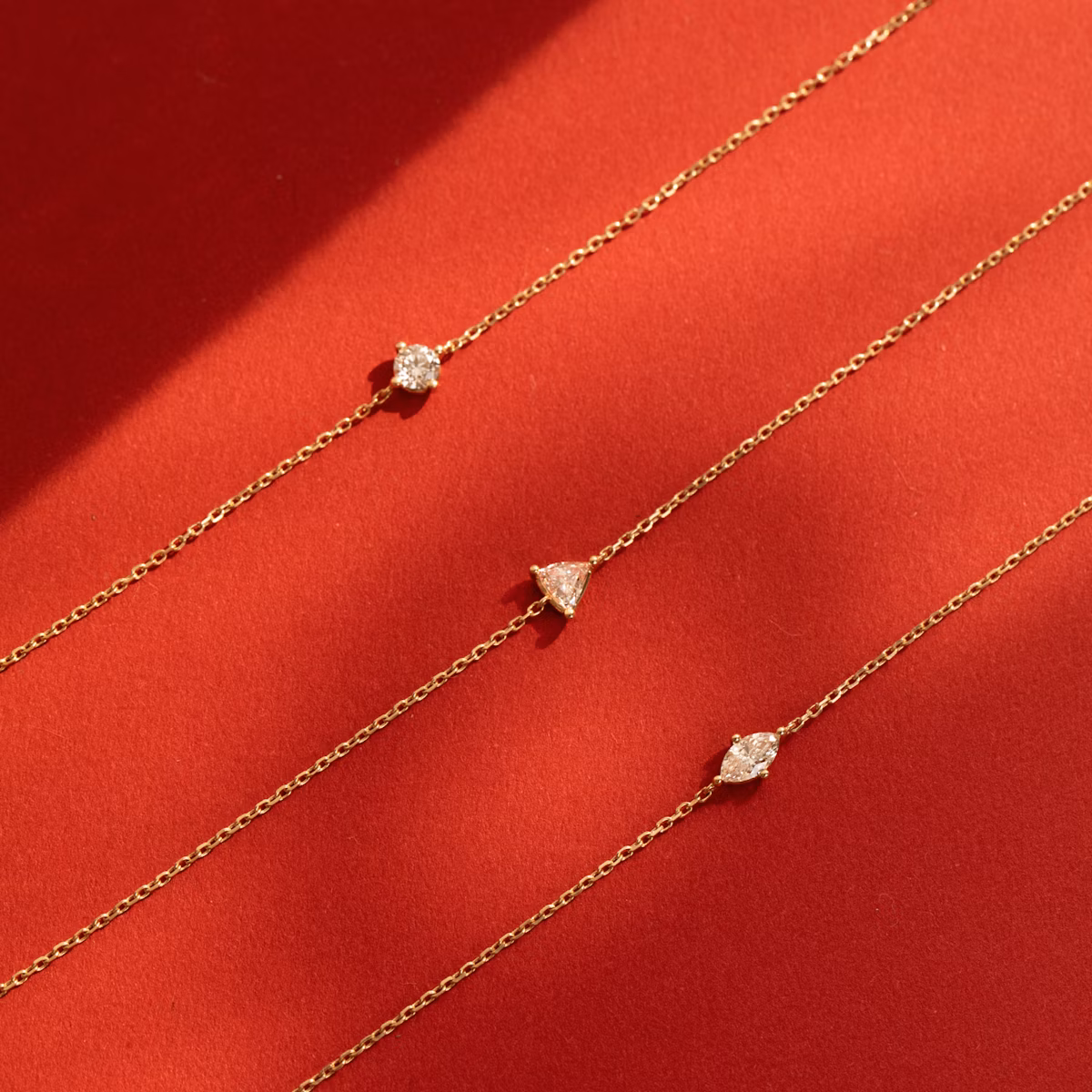 Petite Solitaire Bracelet | Round Brilliant | 14k | Yellow Gold | chainLength: 6.5-7
