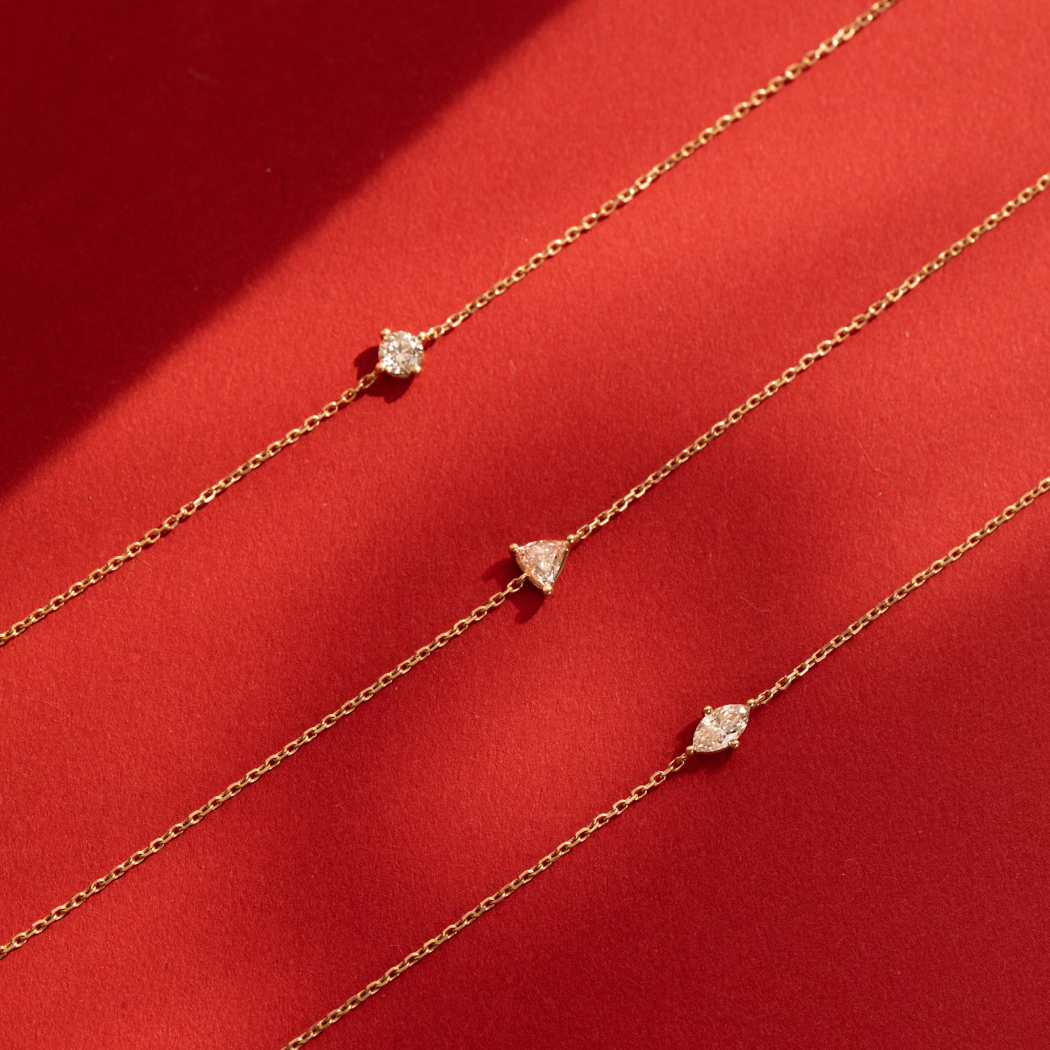 Petite Solitaire Bracelet | Round Brilliant | 14k | Yellow Gold | chainLength: 6.5-7