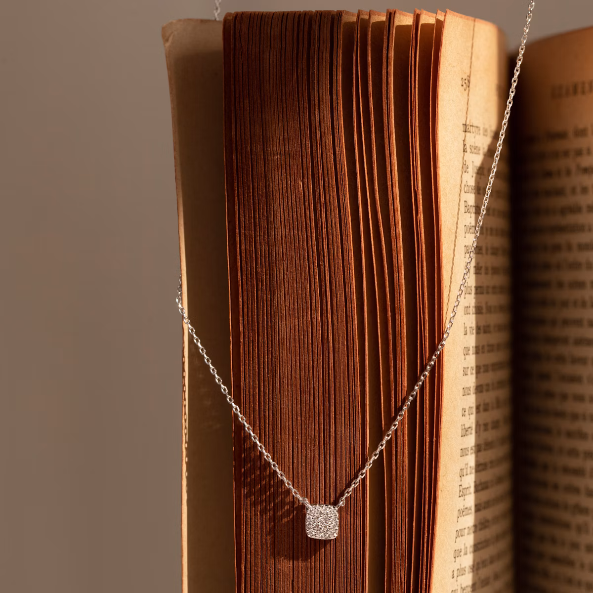 Pavé Necklace | 14k | Yellow Gold | paveCluster: pave-cushion | chainLength: 16-18