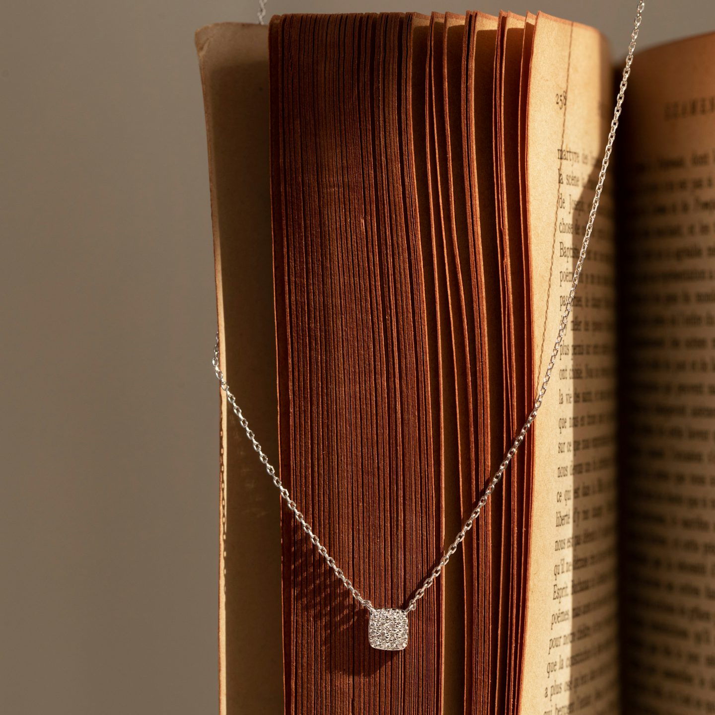 Pavé Necklace | 14k | Yellow Gold | paveCluster: pave-cushion | chainLength: 16-18
