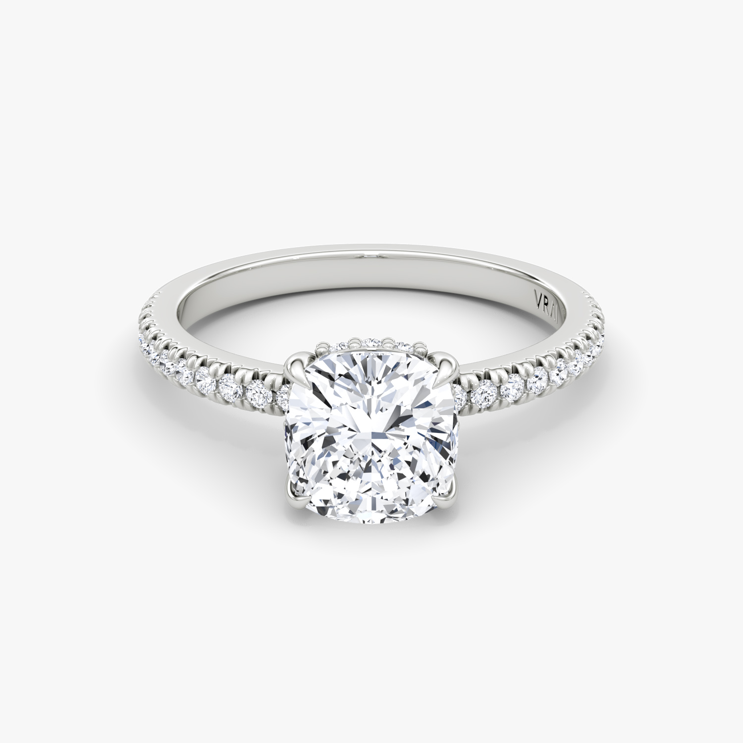 Floating Solitaire | Cushion | 18k | Weißgold | bandAccent: Mit Pavé-Besatz | diamondOrientation: vertical | caratWeight: other