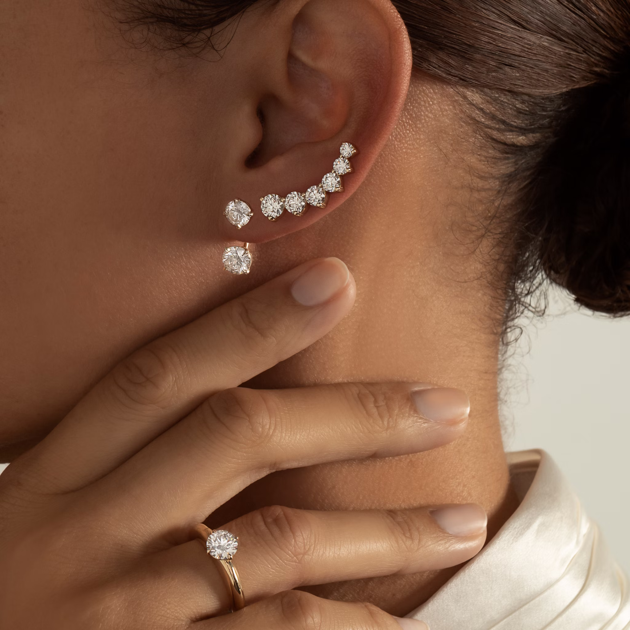 VRAI Ear Climber | Round Brilliant | 14k | White Gold | diamondCount: 6 | side: left
