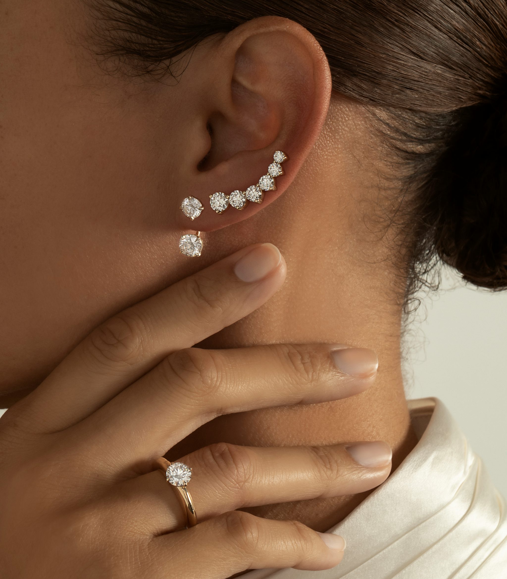 VRAI Ear Climber | Round Brilliant | 14k | White Gold | diamondCount: 6 | side: left