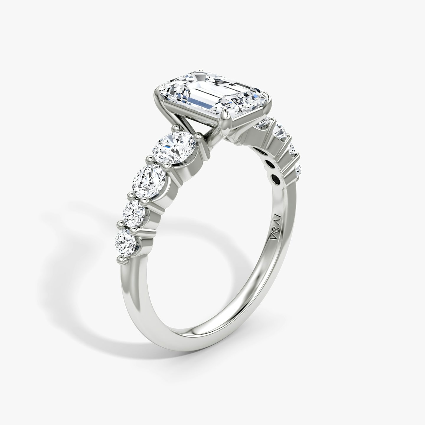 The Graduated Band | Emerald | Platinum | bandAccent: Plain | diamondOrientation: vertical | caratWeight: other