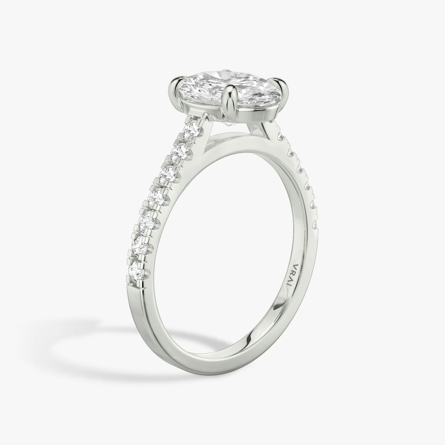 Cathedral | Oval | 18k | Weißgold | bandAccent: Mit Pavé-Besatz | diamondOrientation: vertical | caratWeight: other