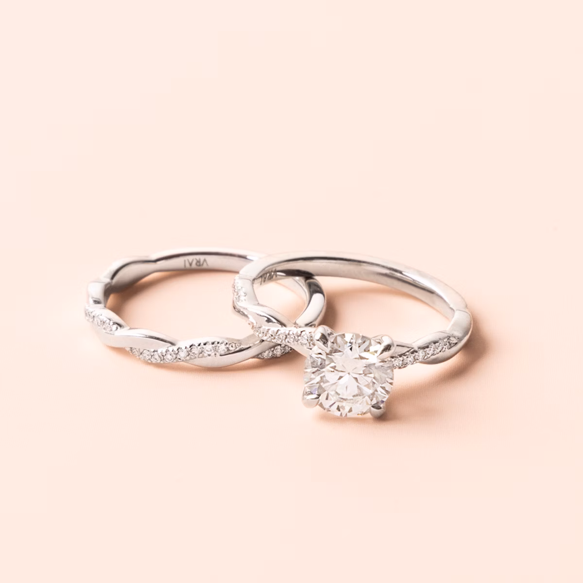 The Twisted Band | 18k | Yellow Gold | bandAccent: Pavé