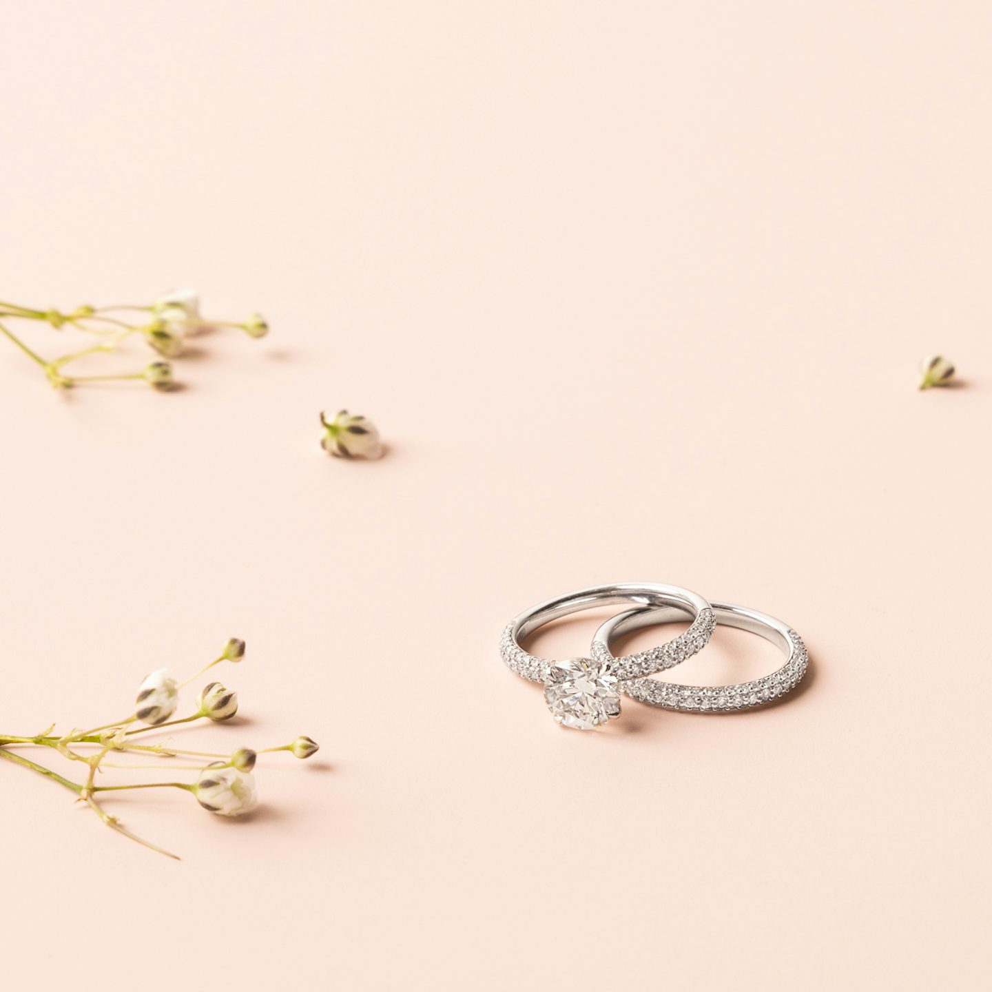 The Pavé Dome | Round Brilliant | 18k | Yellow Gold | bandAccent: Pavé | caratWeight: other | diamondOrientation: vertical