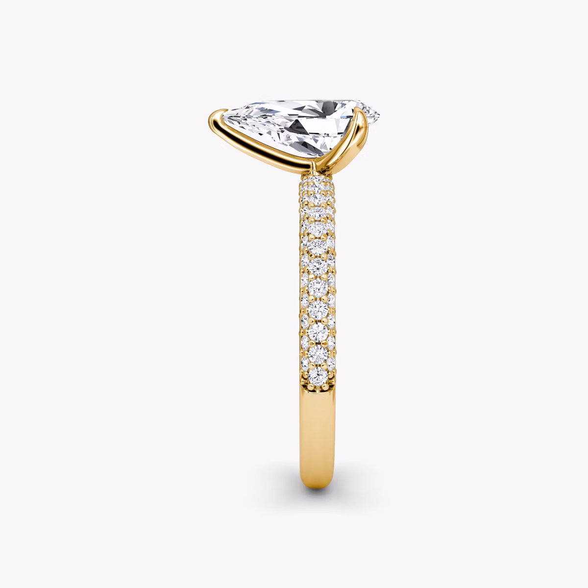 Anillo de compromiso Pavé Dome | Pera | 18k | Oro amarillo | bandAccent: Pavé | diamondOrientation: vertical | caratWeight: other