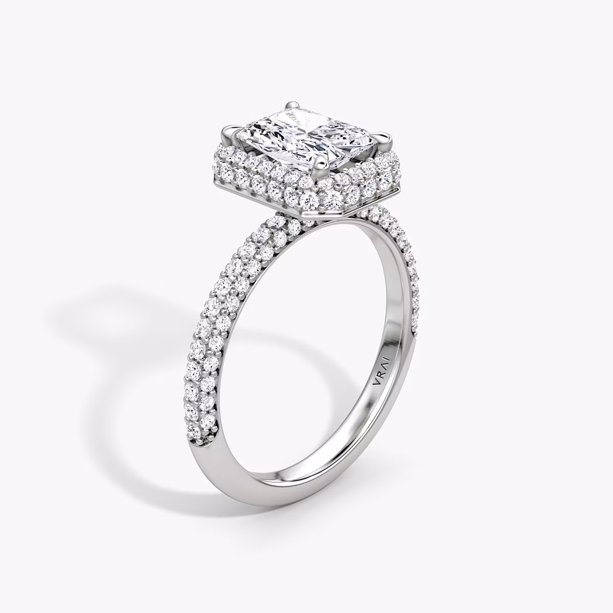 Anillo de compromiso Halo Dome | Radiante | Platino | bandAccent: Pavé | diamondOrientation: vertical | caratWeight: other
