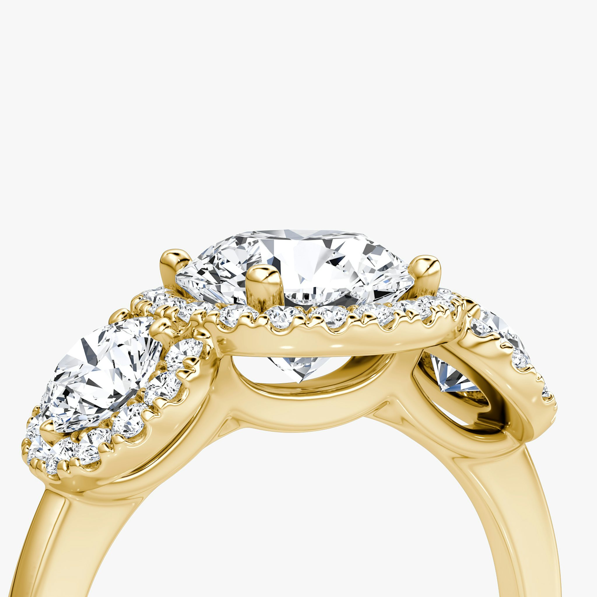 Anillo de compromiso Three Stone Halo | Brillante | 18k | Oro amarillo | bandAccent: Simple | caratWeight: other | sideStoneCarat: 0.25ct | diamondOrientation: vertical
