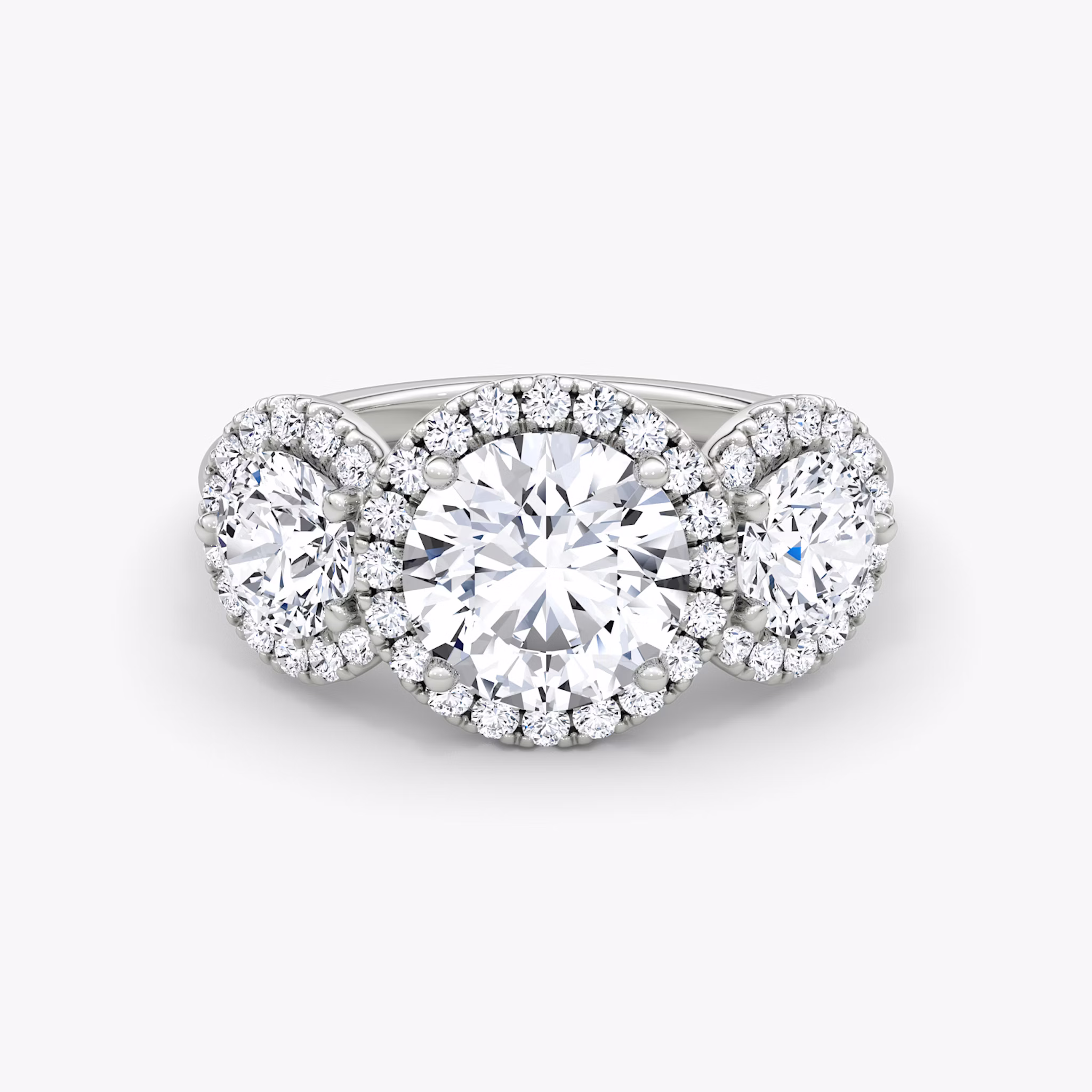 Anillo de compromiso Three Stone Halo | Brillante | Platino | bandAccent: Simple | caratWeight: other | sideStoneCarat: 0.50ct | diamondOrientation: vertical