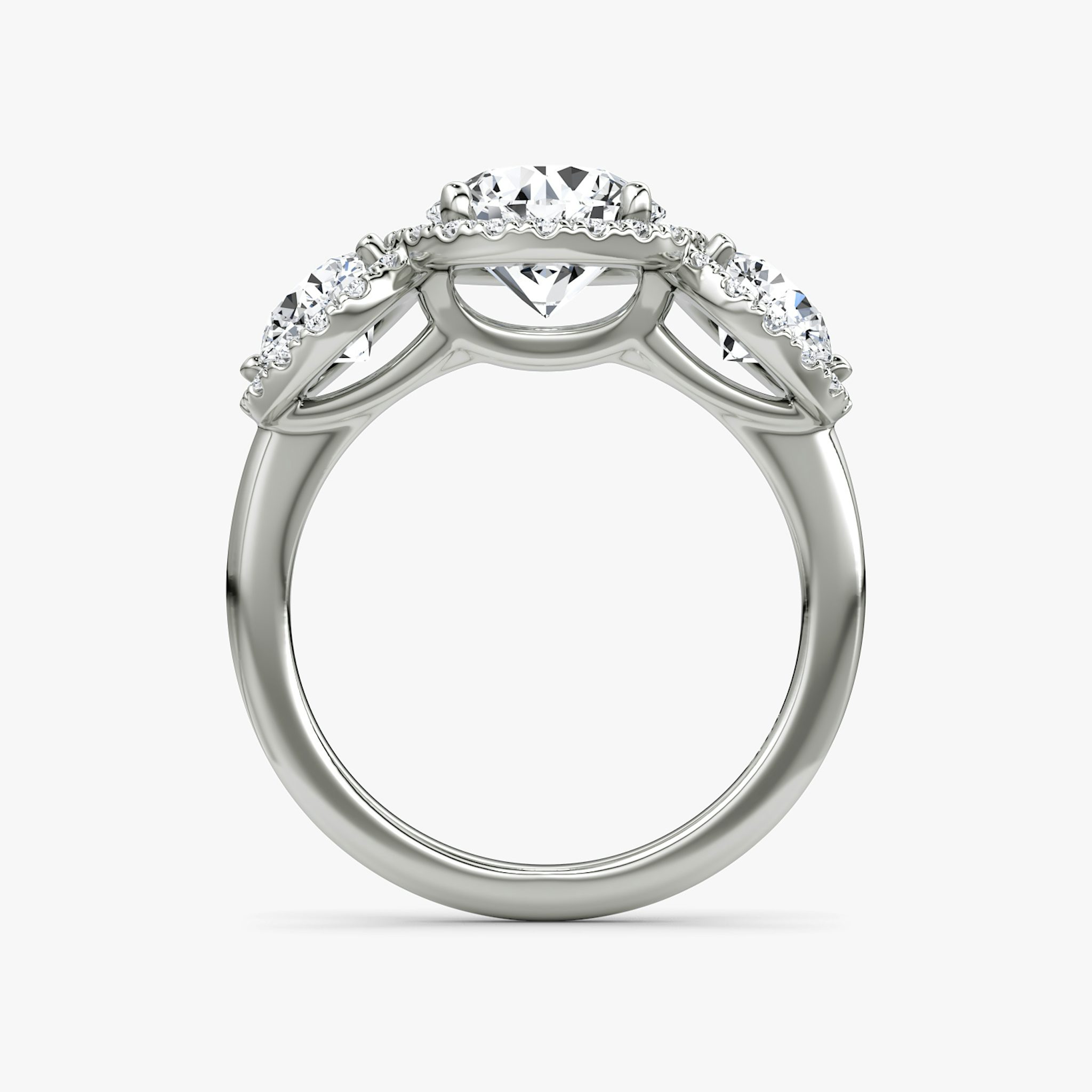 Anillo de compromiso Three Stone Halo | Brillante | Platino | bandAccent: Simple | caratWeight: other | sideStoneCarat: 0.50ct | diamondOrientation: vertical