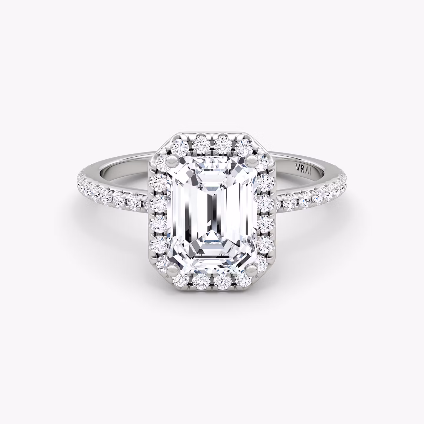 Halo | Emerald | 18k | Weißgold | bandAccent: Mit Pavé-Besatz | haloSize: original | diamondOrientation: vertical | caratWeight: other