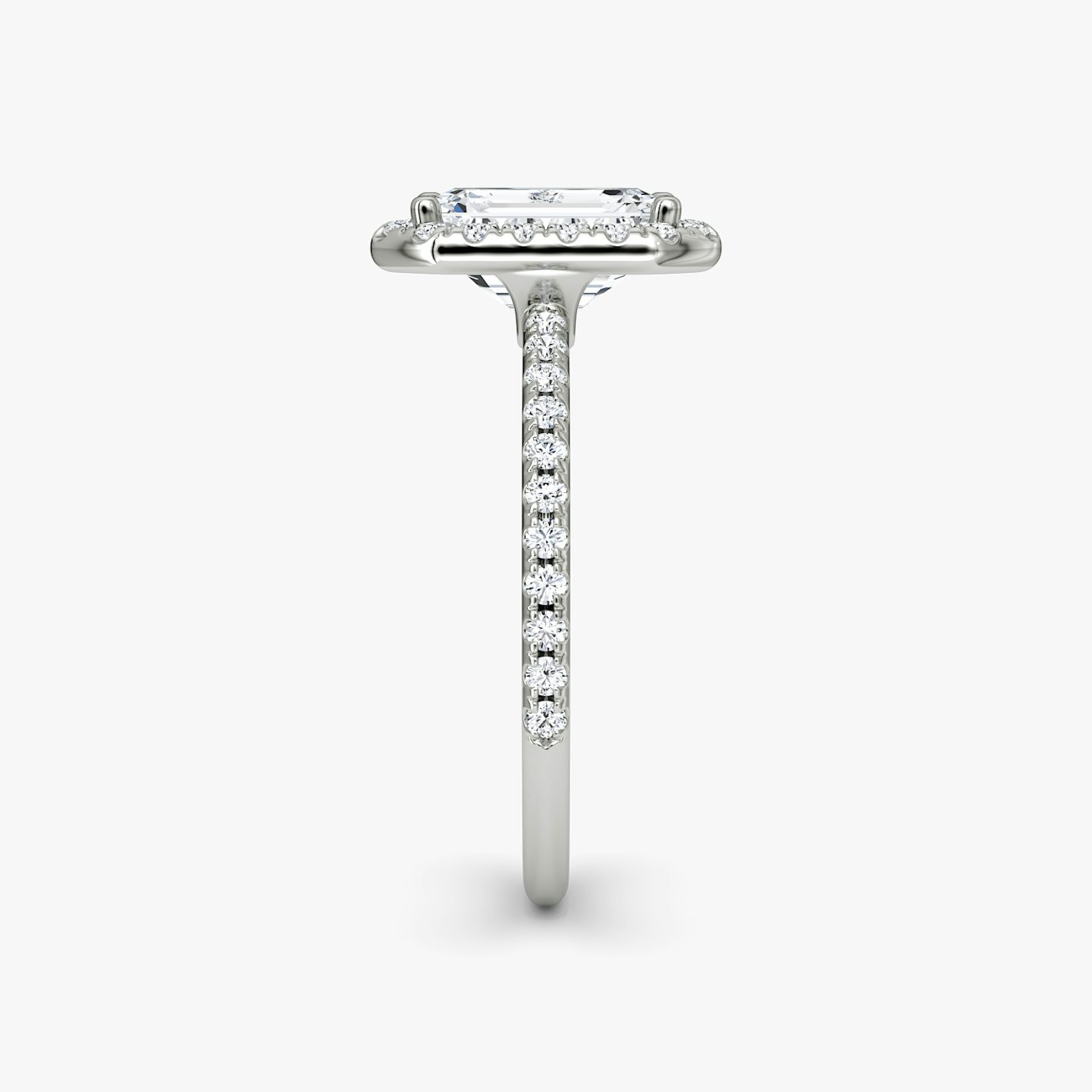 Halo | Emerald | 18k | Weißgold | bandAccent: Mit Pavé-Besatz | haloSize: original | diamondOrientation: vertical | caratWeight: other