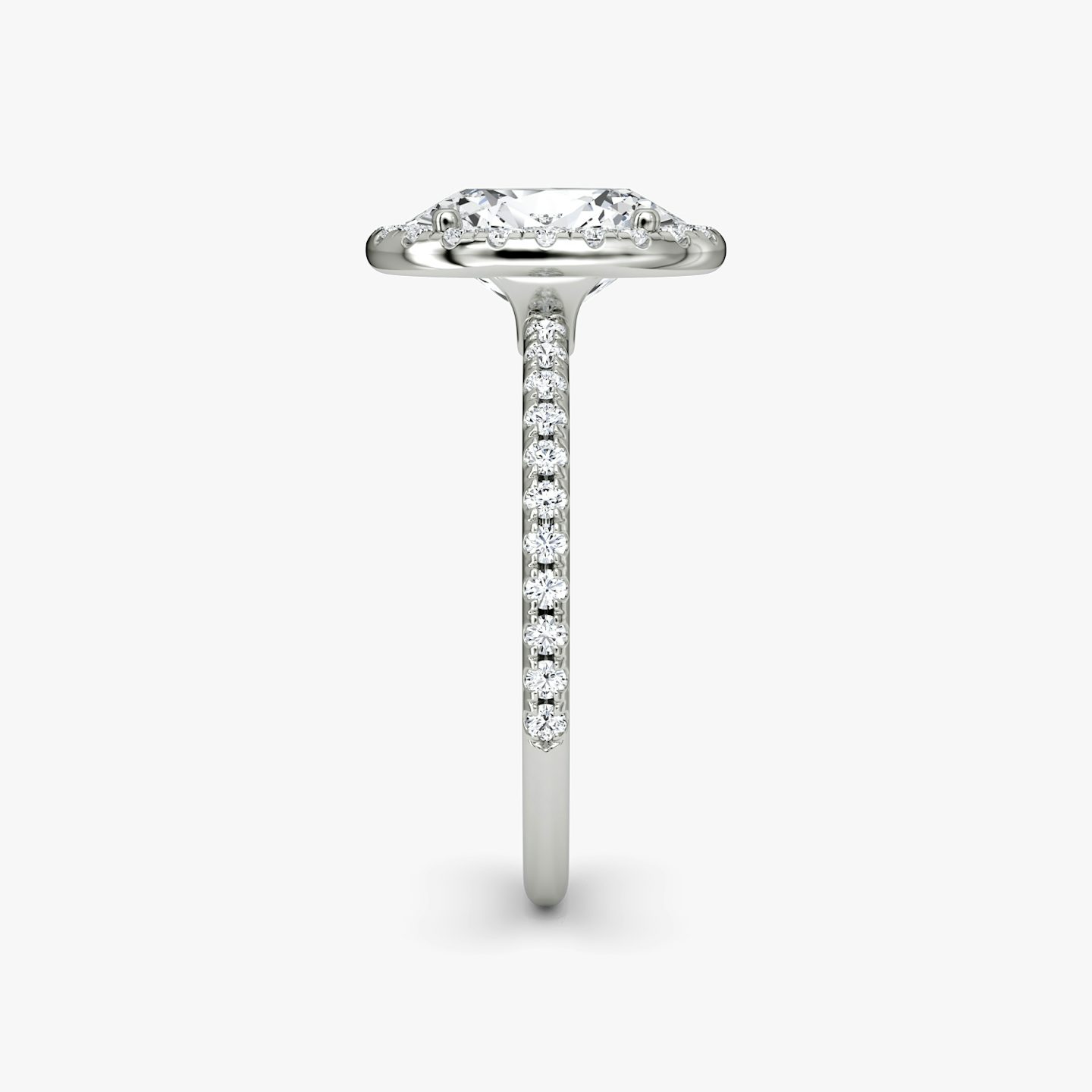 Anillo de compromiso Halo | Oval | Platino | bandAccent: Pavé | haloSize: original | diamondOrientation: vertical | caratWeight: other