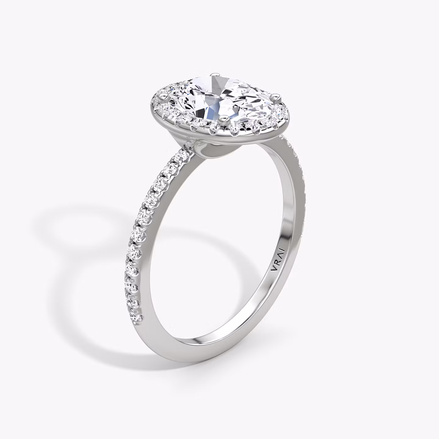 Anillo de compromiso Halo | Oval | Platino | bandAccent: Pavé | haloSize: original | diamondOrientation: vertical | caratWeight: other