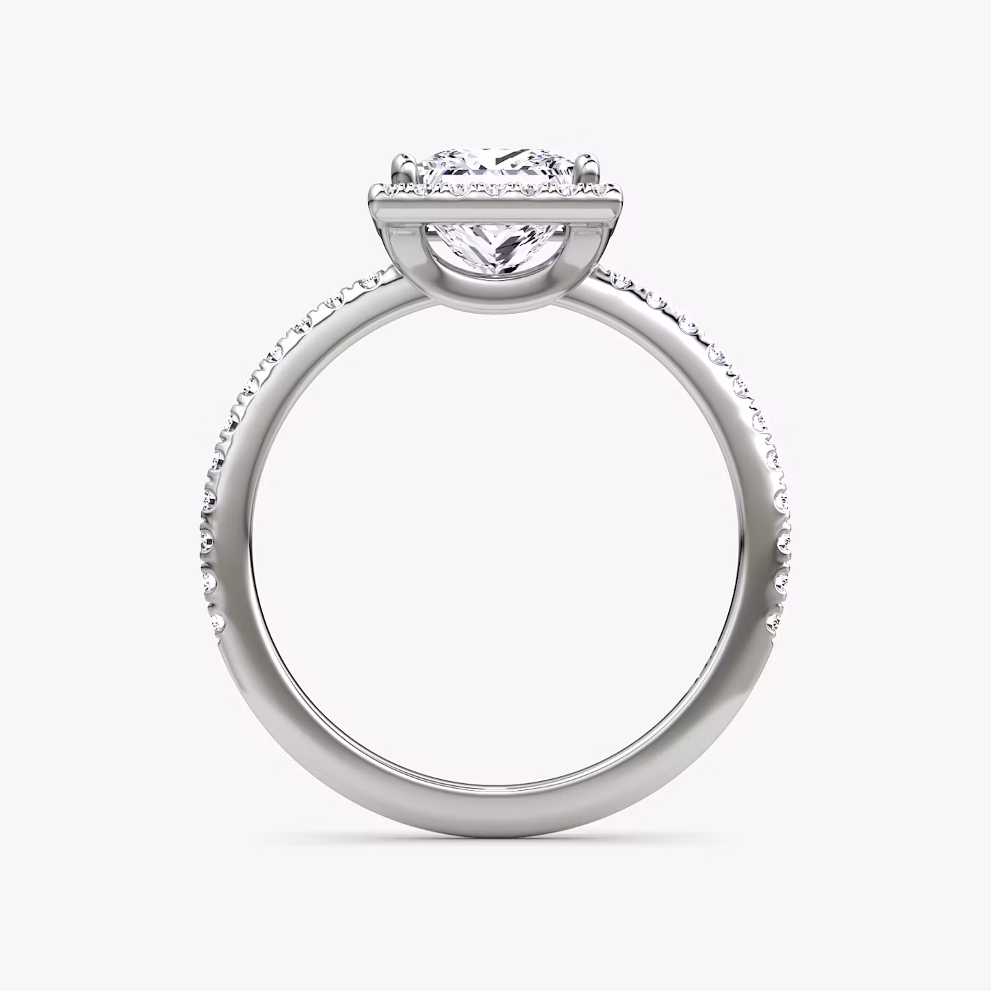 Anillo de compromiso Halo | Princesa | 18k | Oro blanco | bandAccent: Pavé | haloSize: original | diamondOrientation: vertical | caratWeight: other