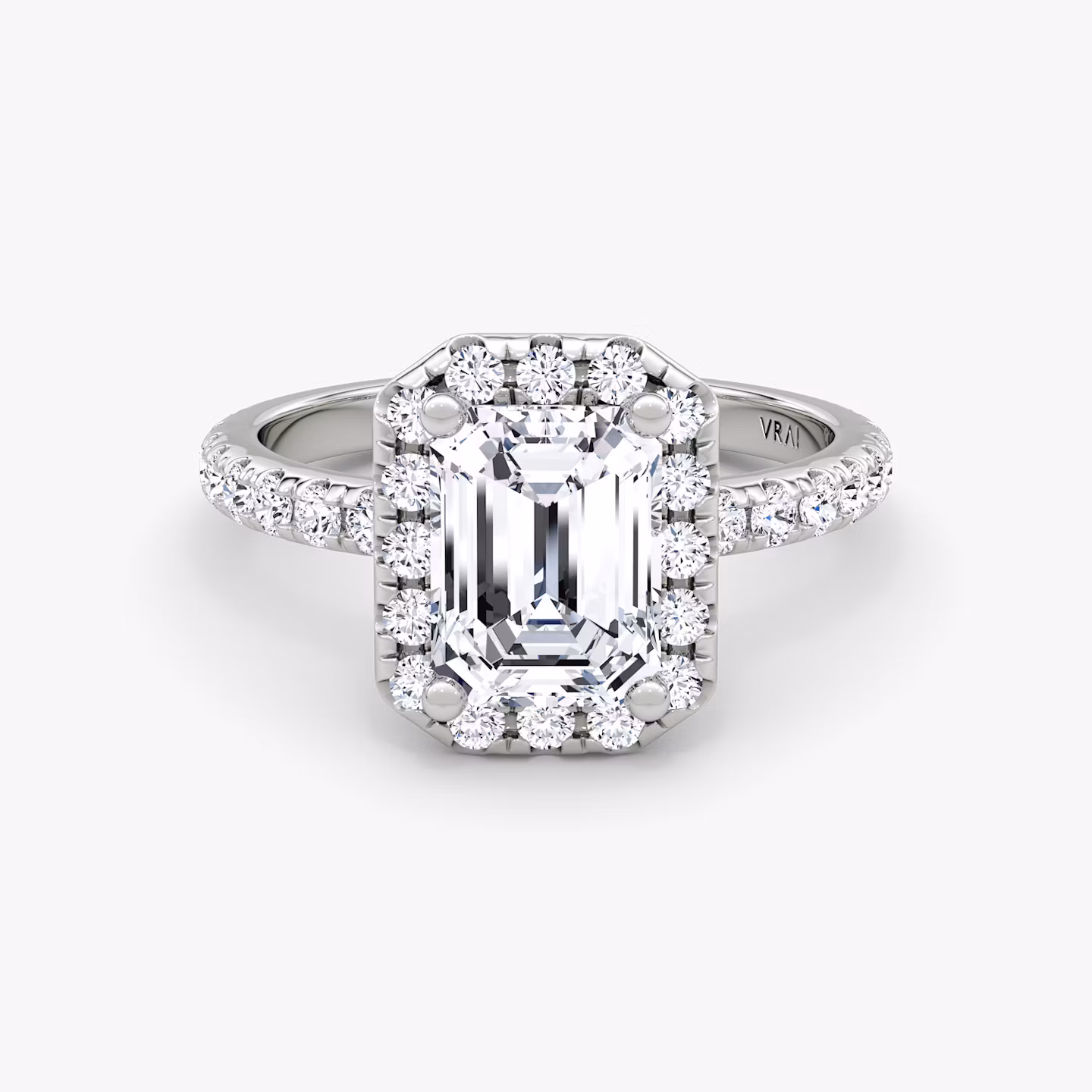 Halo | Emerald | 18k | Weißgold | bandAccent: Mit Pavé-Besatz | haloSize: large | diamondOrientation: vertical | caratWeight: other