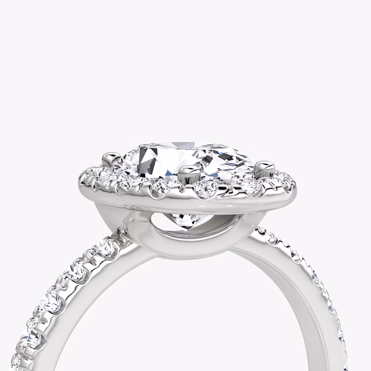 Anillo de compromiso Halo | Oval | Platino | bandAccent: Pavé | haloSize: large | diamondOrientation: vertical | caratWeight: other