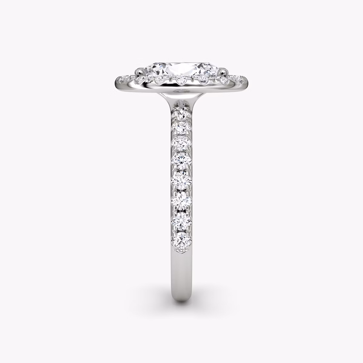 Anillo de compromiso Halo | Oval | Platino | bandAccent: Pavé | haloSize: large | diamondOrientation: vertical | caratWeight: other