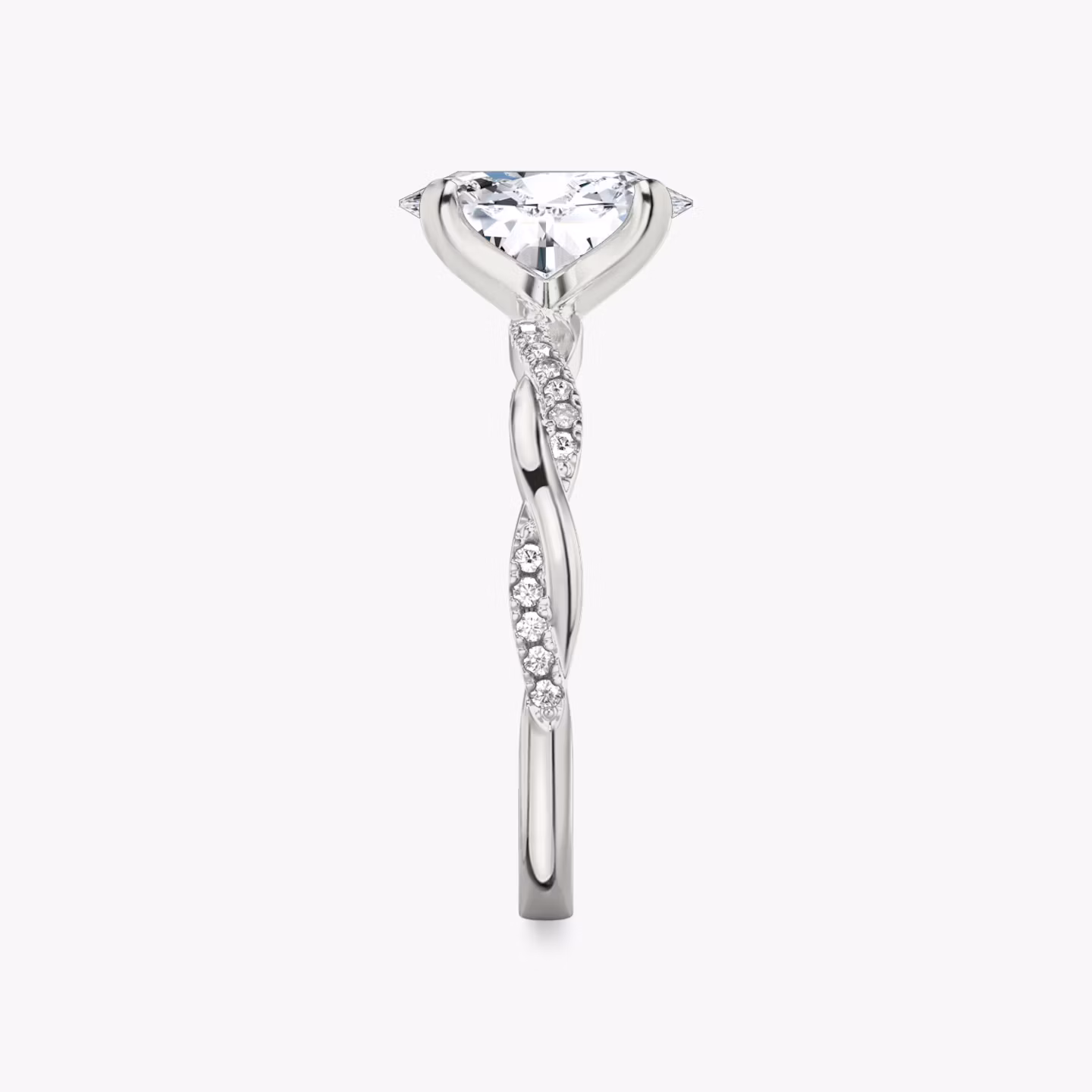 Twisted Classic | Oval | Platin | bandAccent: Mit Pavé-Besatz | diamondOrientation: vertical | caratWeight: other