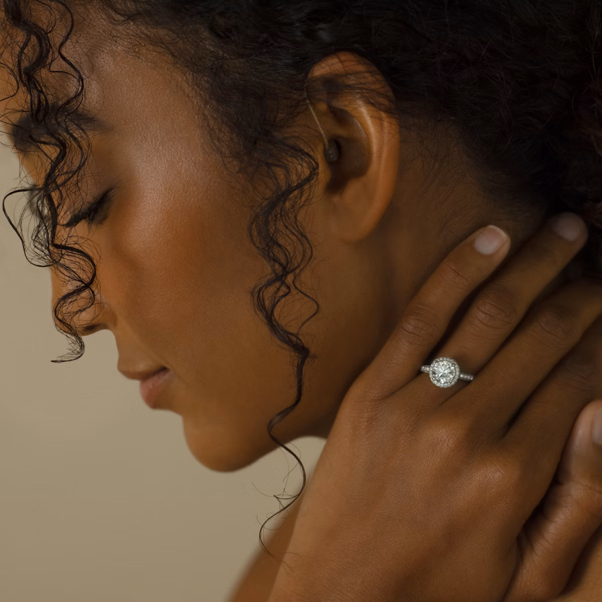 The Halo Dome | Round Brilliant | 18k | White Gold | bandAccent: Pavé | caratWeight: other | diamondOrientation: vertical