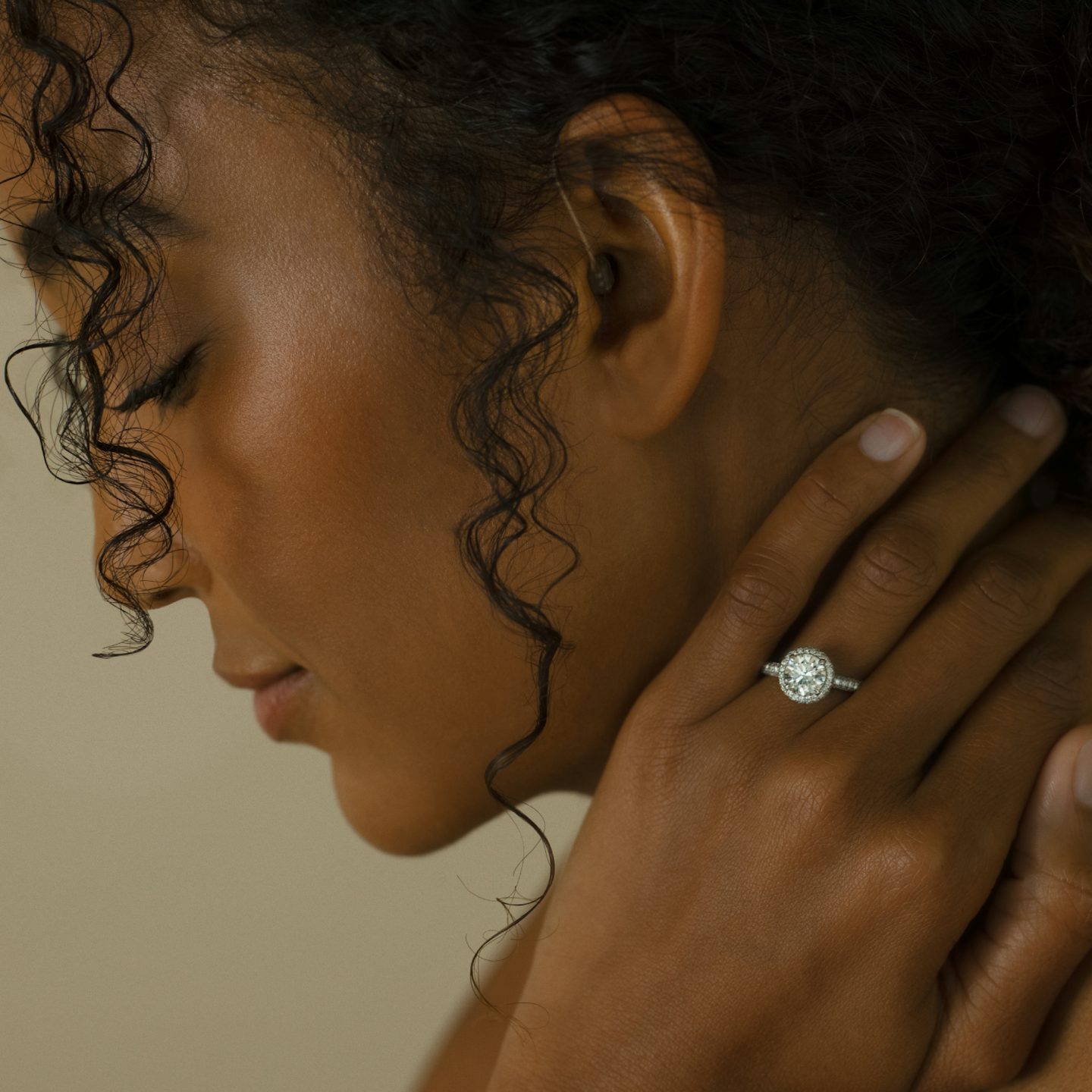 The Halo Dome | Round Brilliant | 18k | White Gold | bandAccent: Pavé | caratWeight: 1.0ct | diamondOrientation: vertical