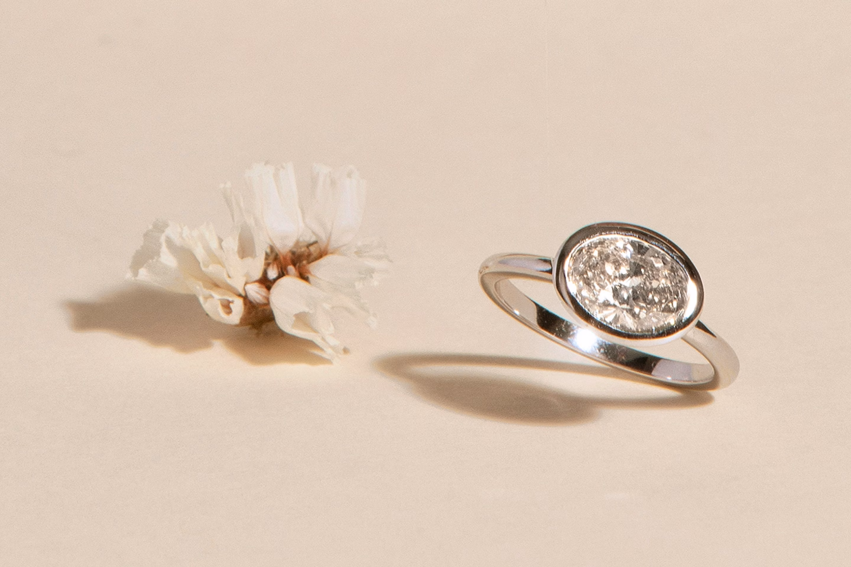 1 Carat Oval Diamond Engagement Rings: Your Style Guide