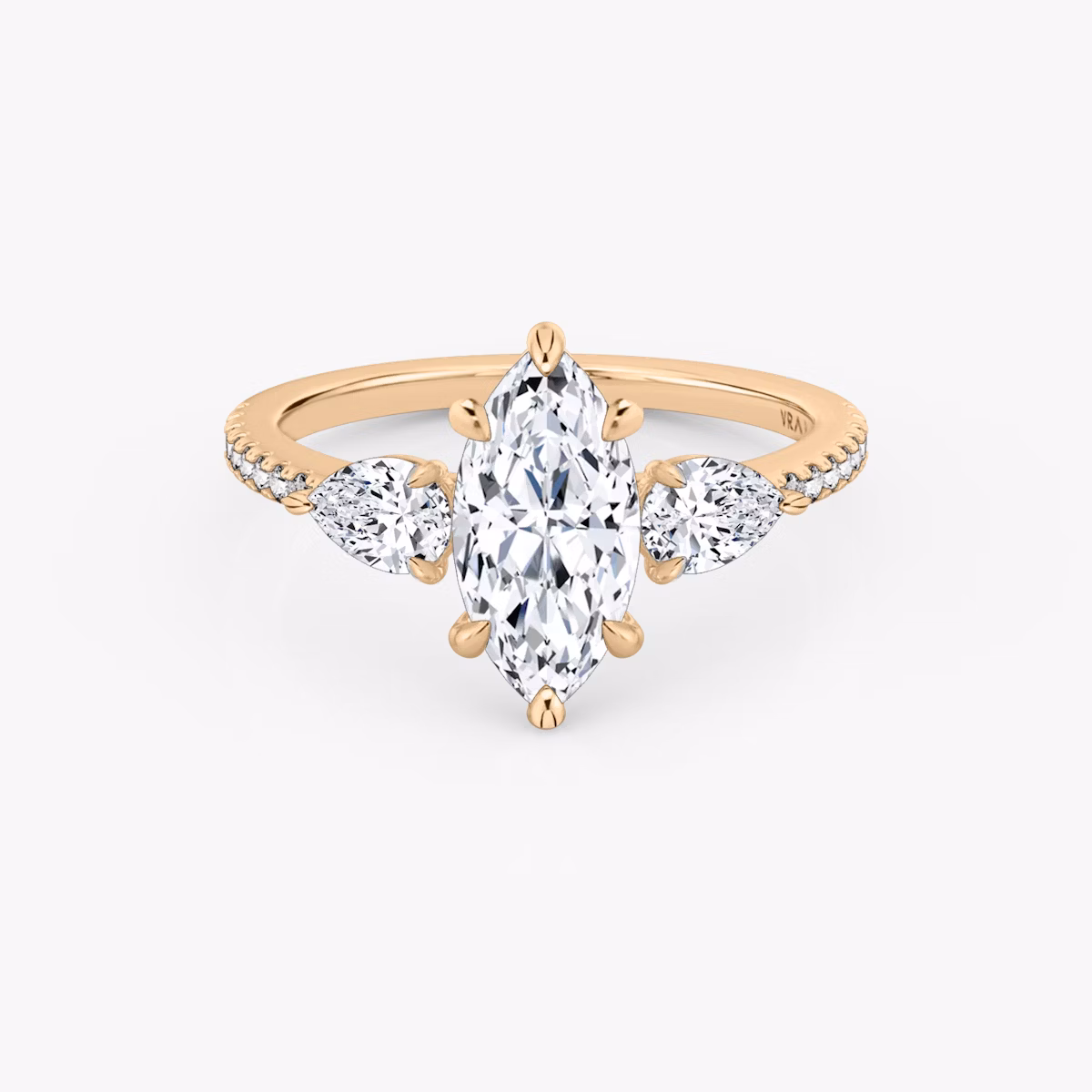 Anillo de compromiso Three Stone | Marquise | 14k | Oro rosa | bandAccent: Pavé | sideStoneCarat: 0.25ct | sideStoneShape: Pera | diamondOrientation: vertical | caratWeight: other