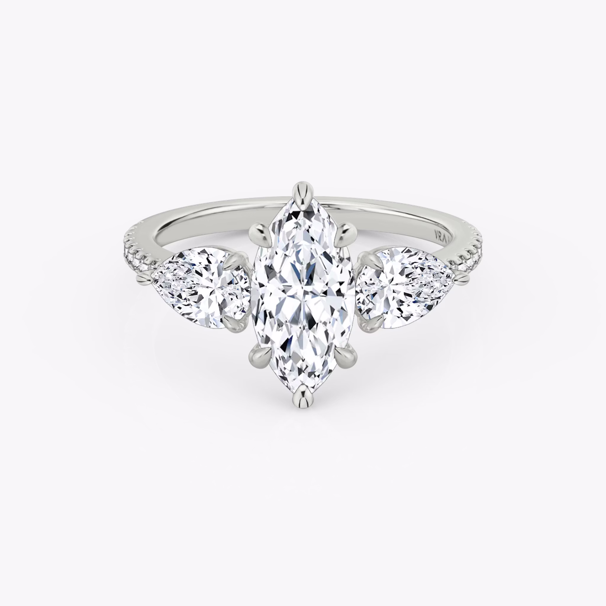 Three Stone | Marquise | Platin | bandAccent: Mit Pavé-Besatz | sideStoneCarat: 0.50ct | sideStoneShape: Tropfen | diamondOrientation: vertical | caratWeight: other
