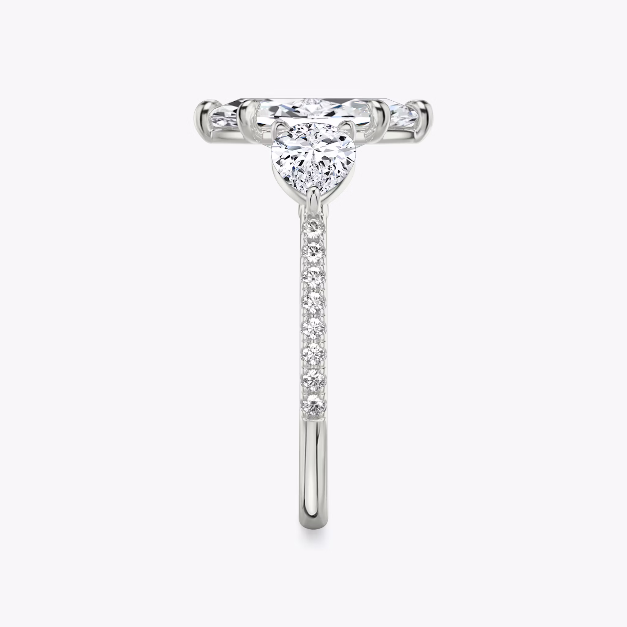 Three Stone | Marquise | Platin | bandAccent: Mit Pavé-Besatz | sideStoneCarat: 0.50ct | sideStoneShape: Tropfen | diamondOrientation: vertical | caratWeight: other
