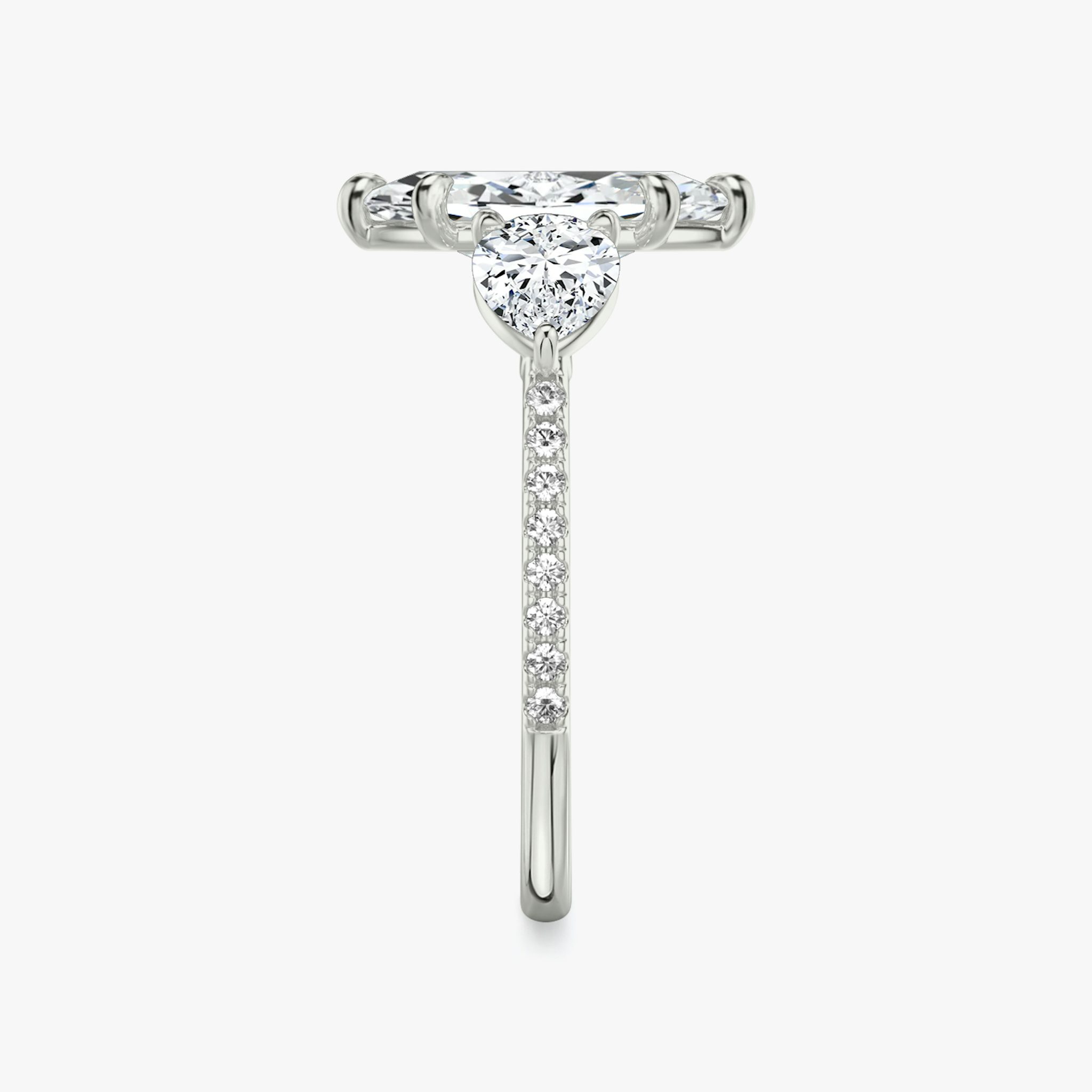 Three Stone | Marquise | Platin | bandAccent: Mit Pavé-Besatz | sideStoneCarat: 0.50ct | sideStoneShape: Tropfen | diamondOrientation: vertical | caratWeight: other