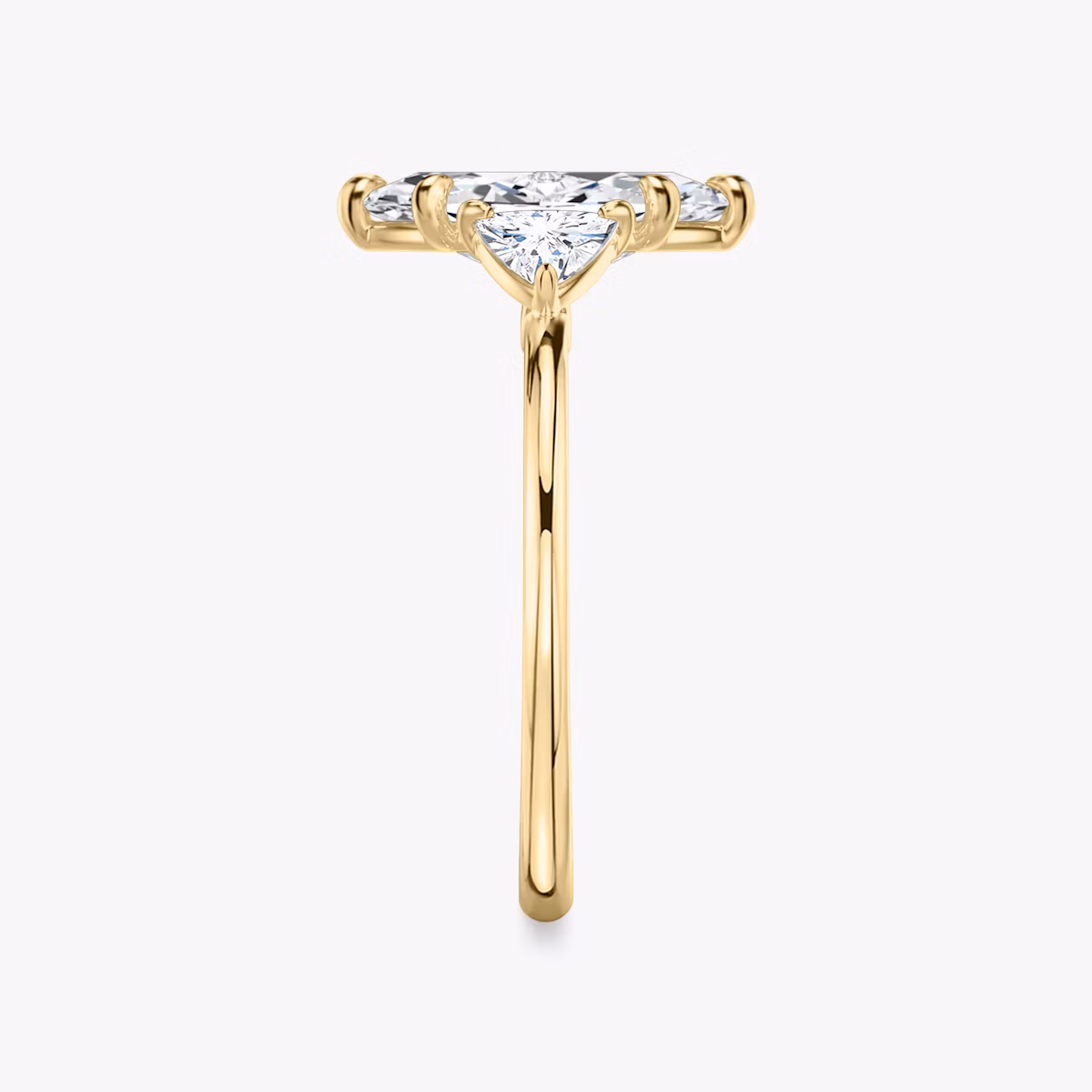 Three Stone | Marquise | 18k | Gelbgold | bandAccent: Ohne Pavé-Besatz | sideStoneCarat: 0.25ct | sideStoneShape: Trillant | diamondOrientation: vertical | caratWeight: other