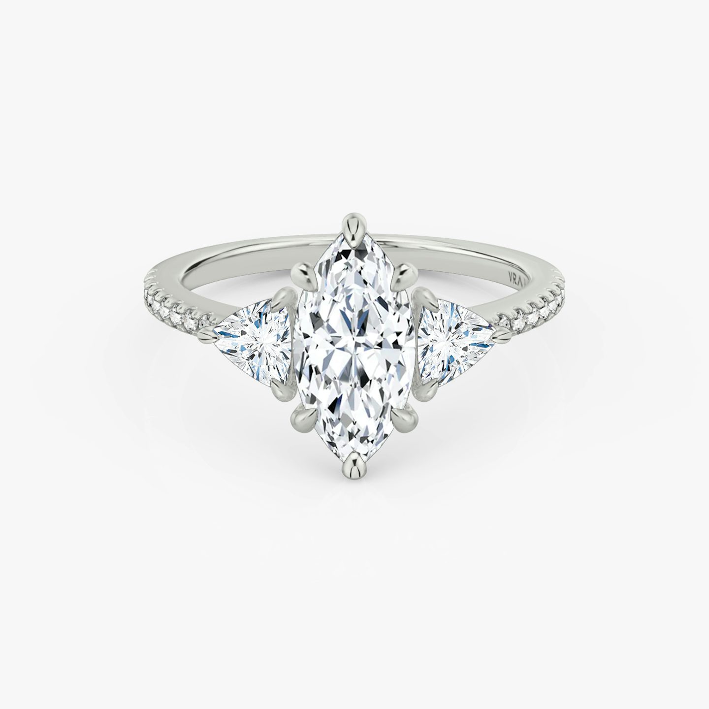 Three Stone | Marquise | Platin | bandAccent: Mit Pavé-Besatz | sideStoneCarat: 0.25ct | sideStoneShape: Trillant | diamondOrientation: vertical | caratWeight: other