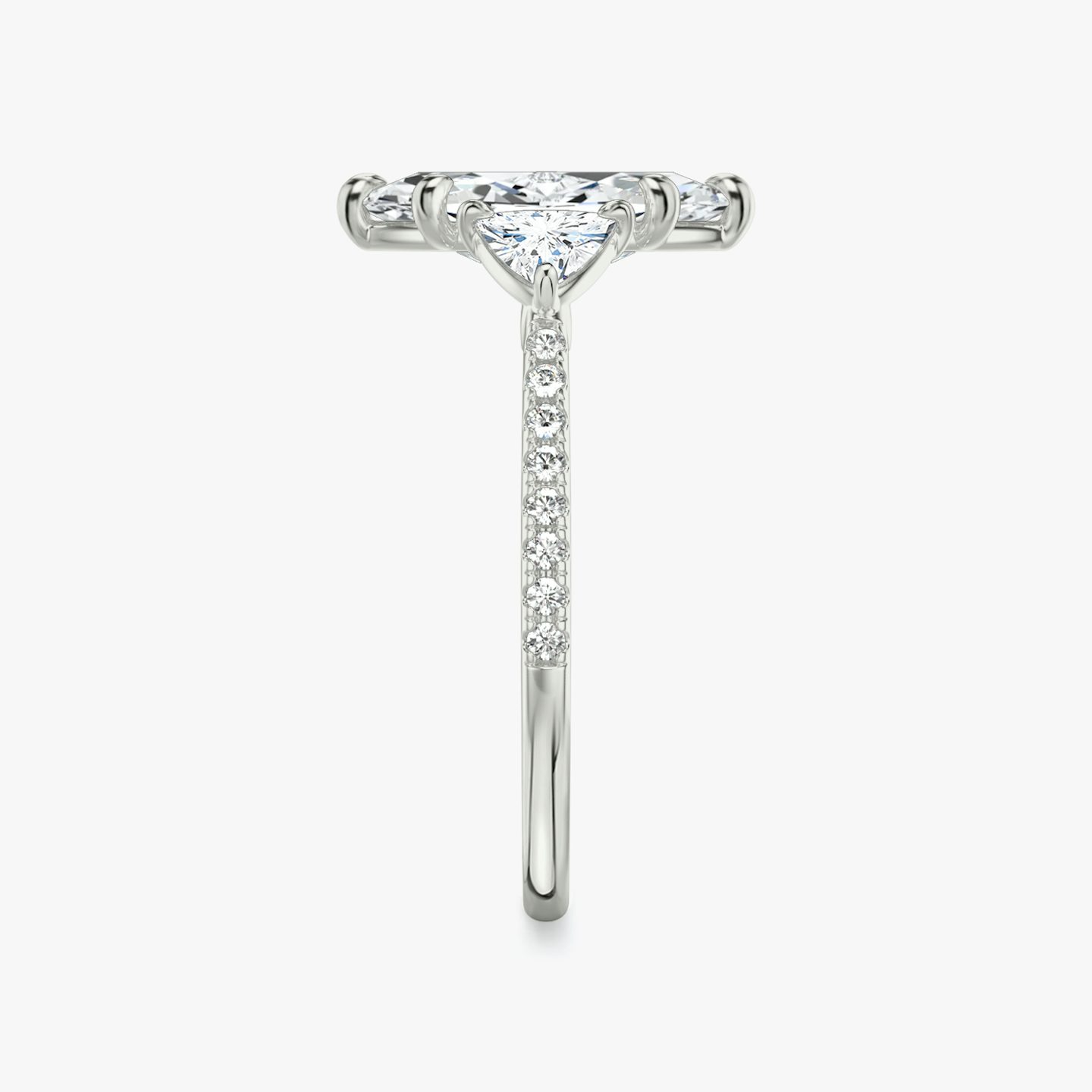 Three Stone | Marquise | Platin | bandAccent: Mit Pavé-Besatz | sideStoneCarat: 0.25ct | sideStoneShape: Trillant | diamondOrientation: vertical | caratWeight: other