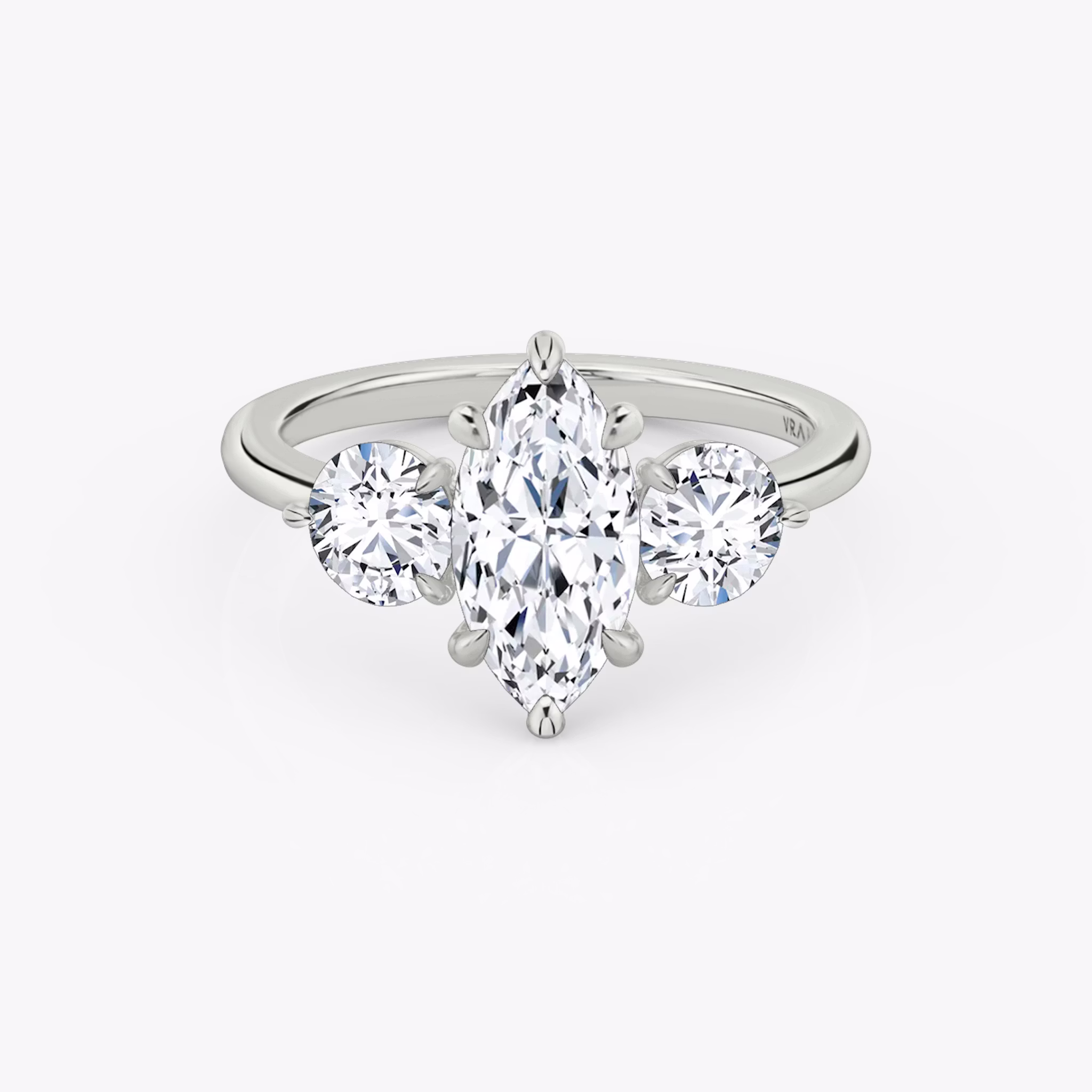 Three Stone | Marquise | Platin | bandAccent: Ohne Pavé-Besatz | sideStoneCarat: 0.50ct | sideStoneShape: Rund | diamondOrientation: vertical | caratWeight: other