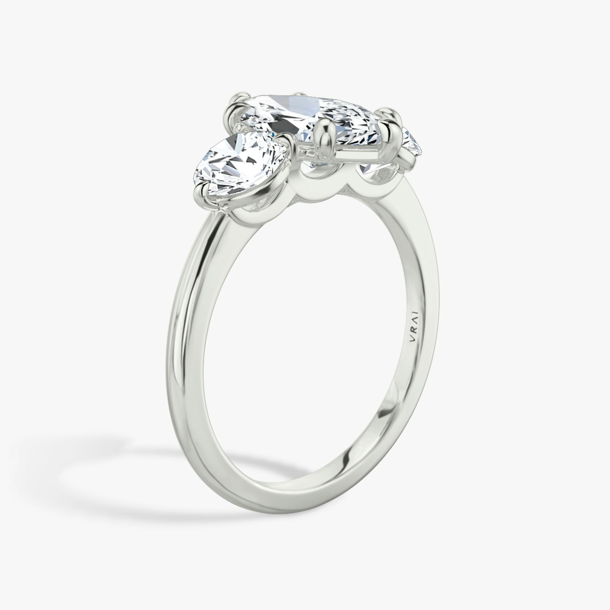 Three Stone | Marquise | Platin | bandAccent: Ohne Pavé-Besatz | sideStoneCarat: 0.50ct | sideStoneShape: Rund | diamondOrientation: vertical | caratWeight: other