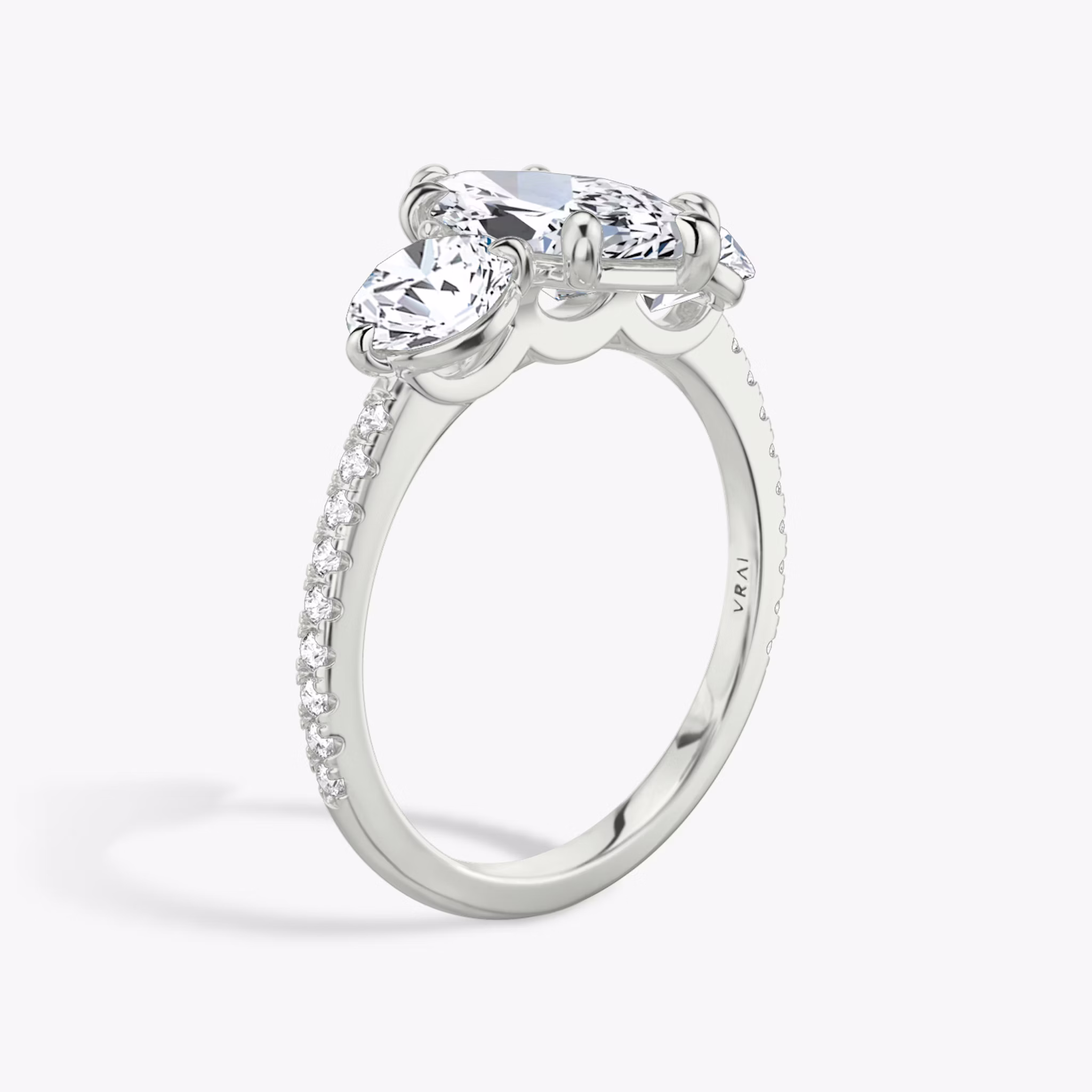 Three Stone | Marquise | 18k | Weißgold | bandAccent: Mit Pavé-Besatz | sideStoneCarat: 0.50ct | sideStoneShape: Rund | diamondOrientation: vertical | caratWeight: other