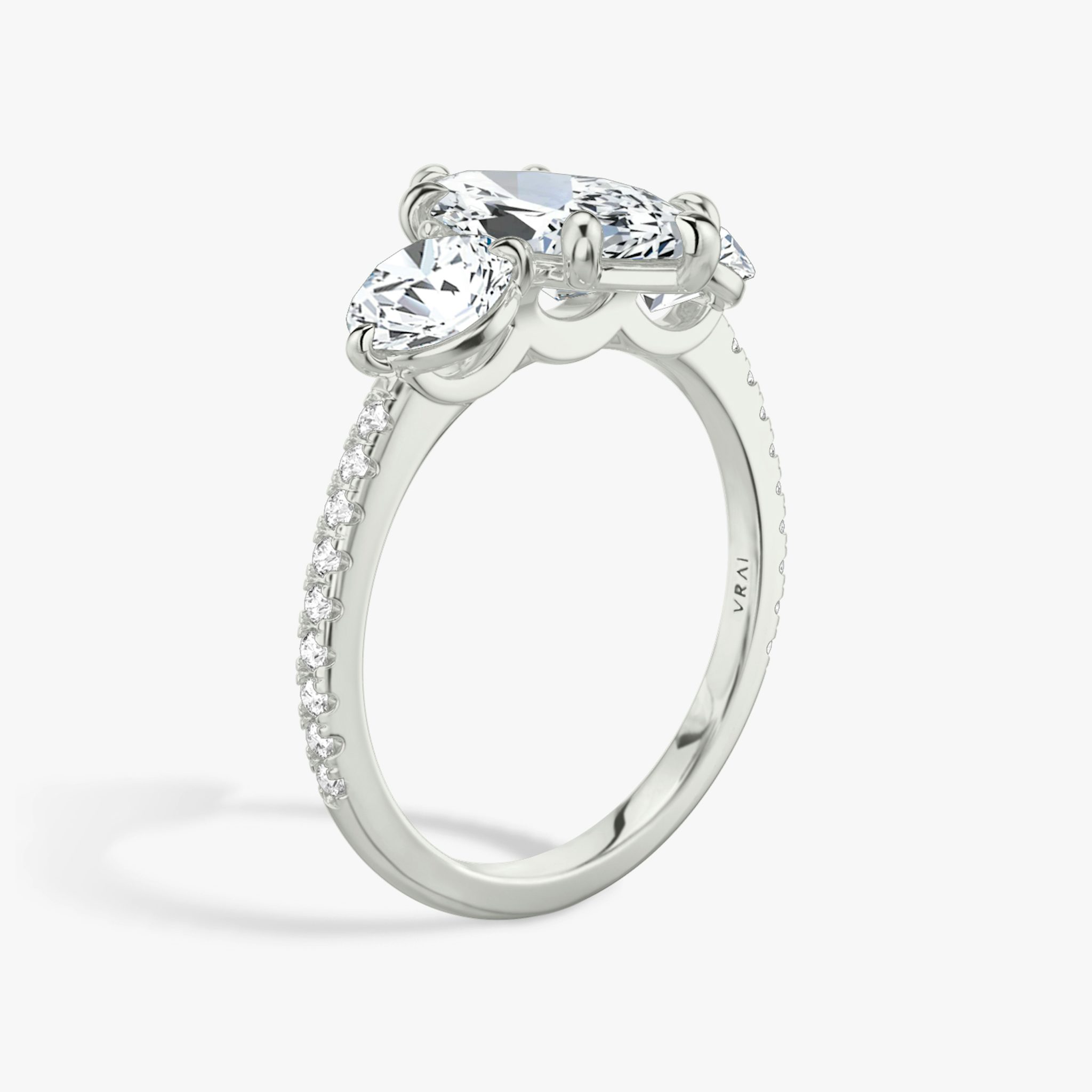 Three Stone | Marquise | 18k | Weißgold | bandAccent: Mit Pavé-Besatz | sideStoneCarat: 0.50ct | sideStoneShape: Rund | diamondOrientation: vertical | caratWeight: other