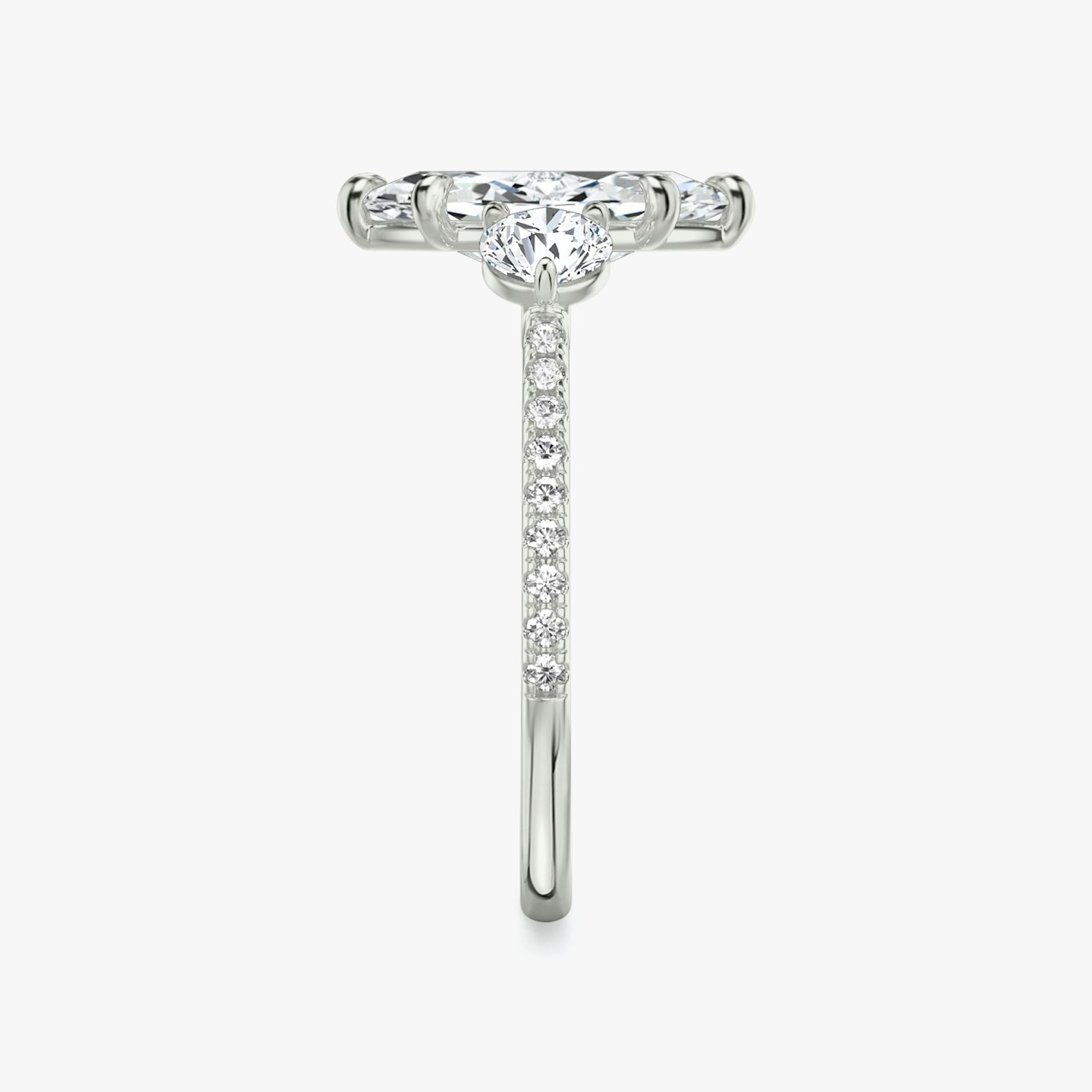 Anillo de compromiso Three Stone | Marquise | Platino | bandAccent: Pavé | sideStoneCarat: 0.25ct | sideStoneShape: Brillante | diamondOrientation: vertical | caratWeight: other